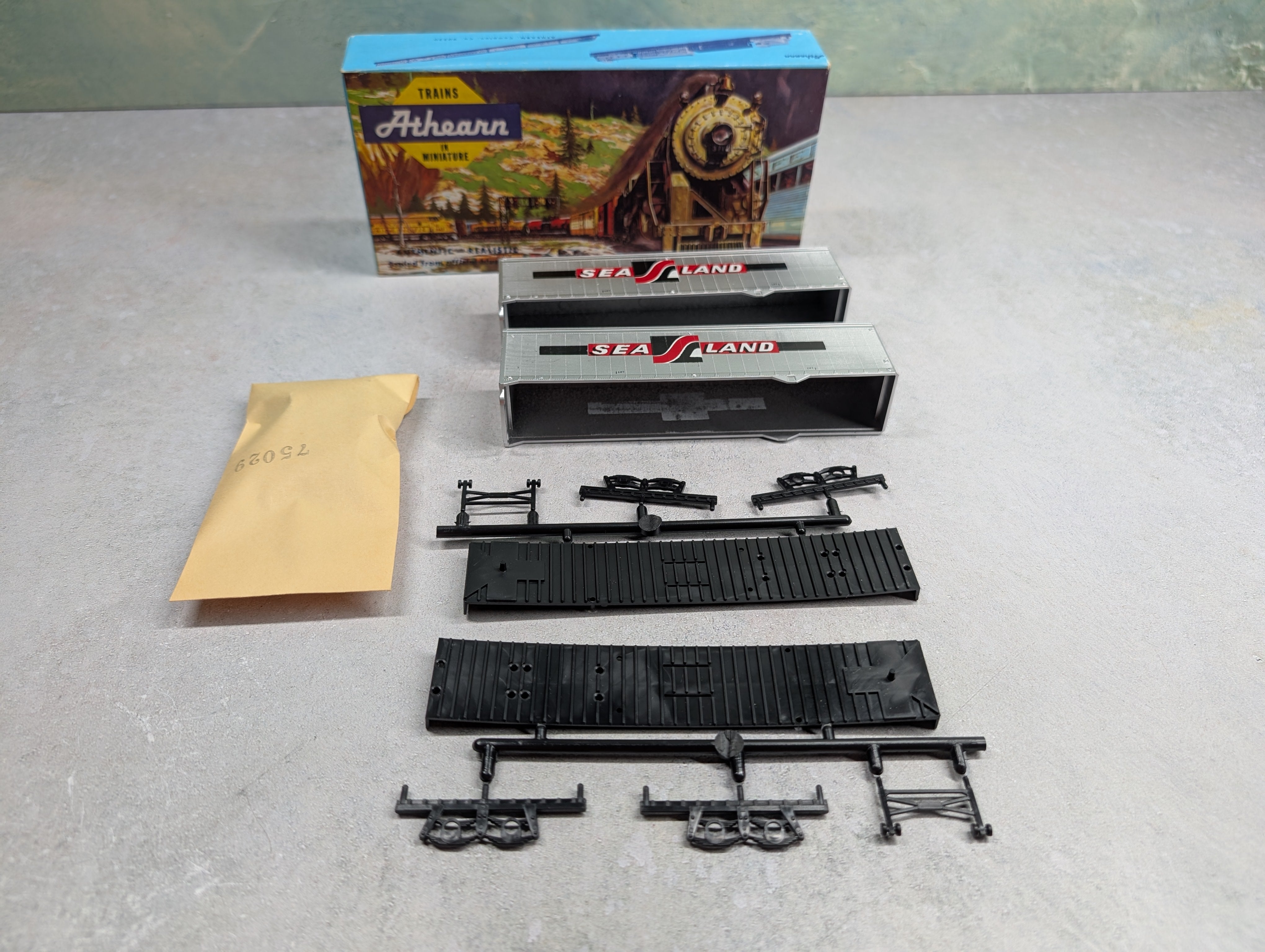 USED Athearn 5172 HO Scale 40' Trailer Sea-Land #40316 KIT (2 pcs)