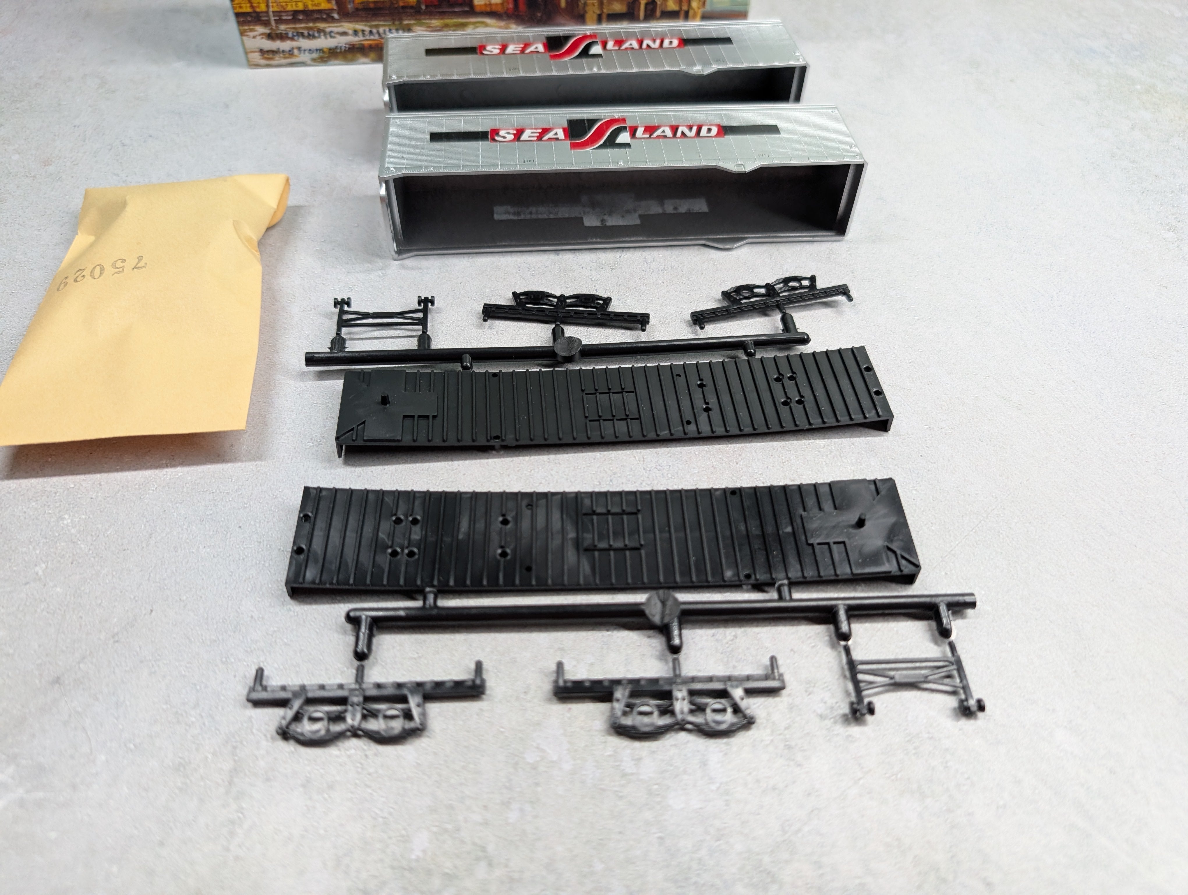 USED Athearn 5172 HO Scale 40' Trailer Sea-Land #40316 KIT (2 pcs)