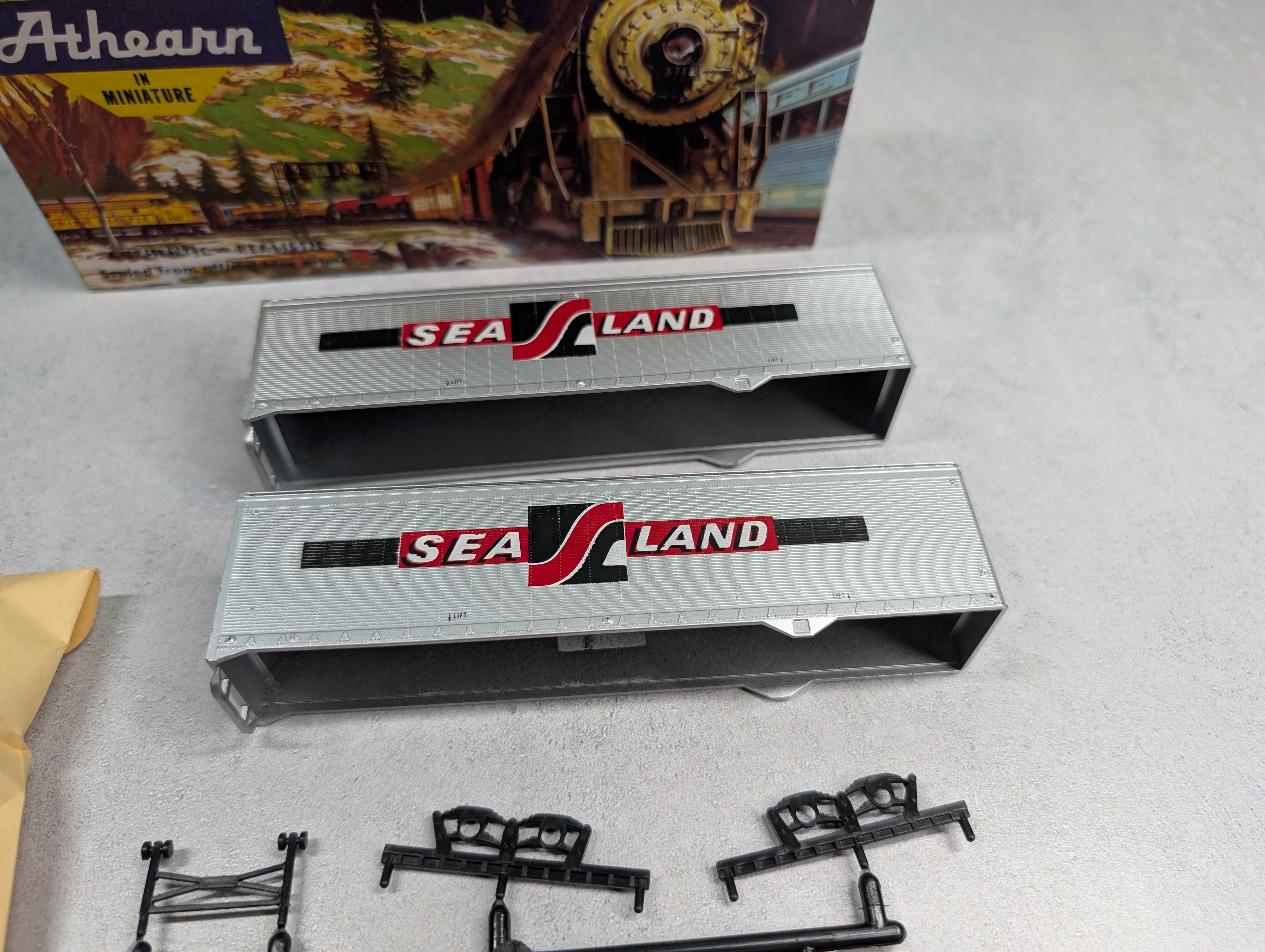 USED Athearn 5172 HO Scale 40' Trailer Sea-Land #40316 KIT (2 pcs)