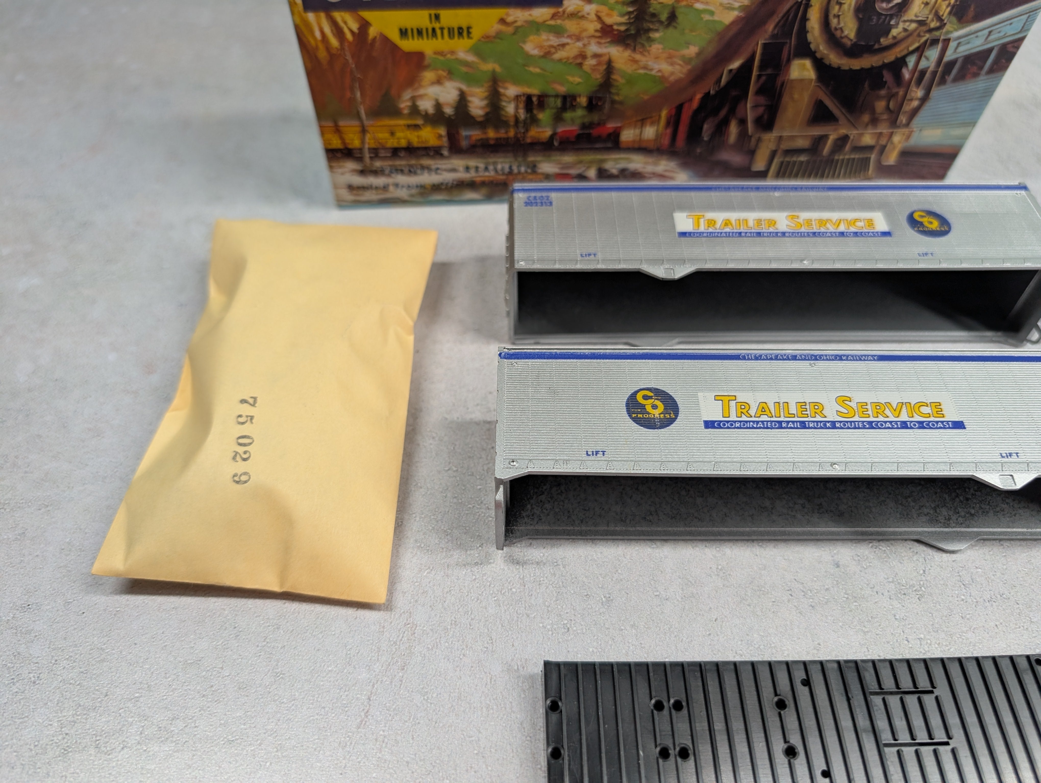 USED Athearn HO Scale 40' Trailer Chesapeake and Ohio C&OZ #202313 KIT (2 pcs)