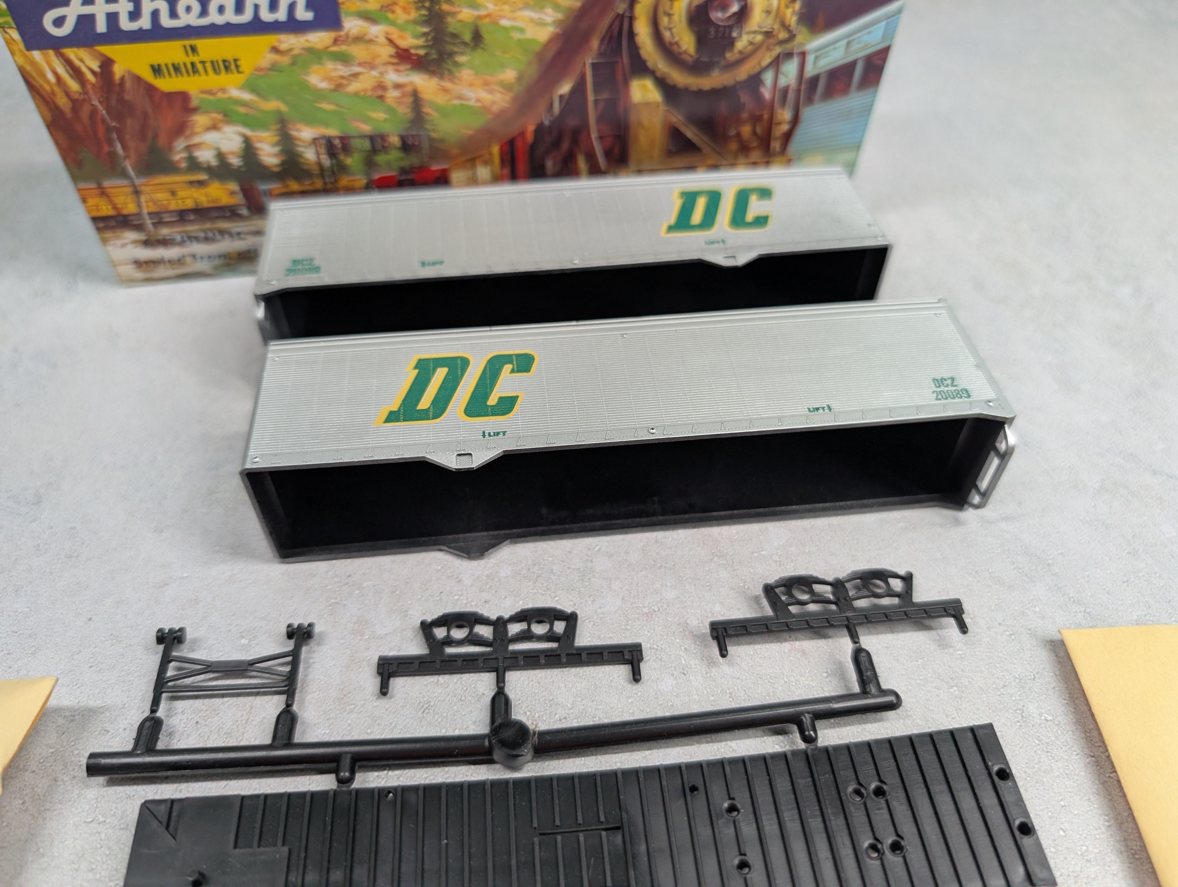 USED Athearn 5166 HO Scale 40' Van Trailer Denver Chicago DCZ #20089 KIT (2 pcs)