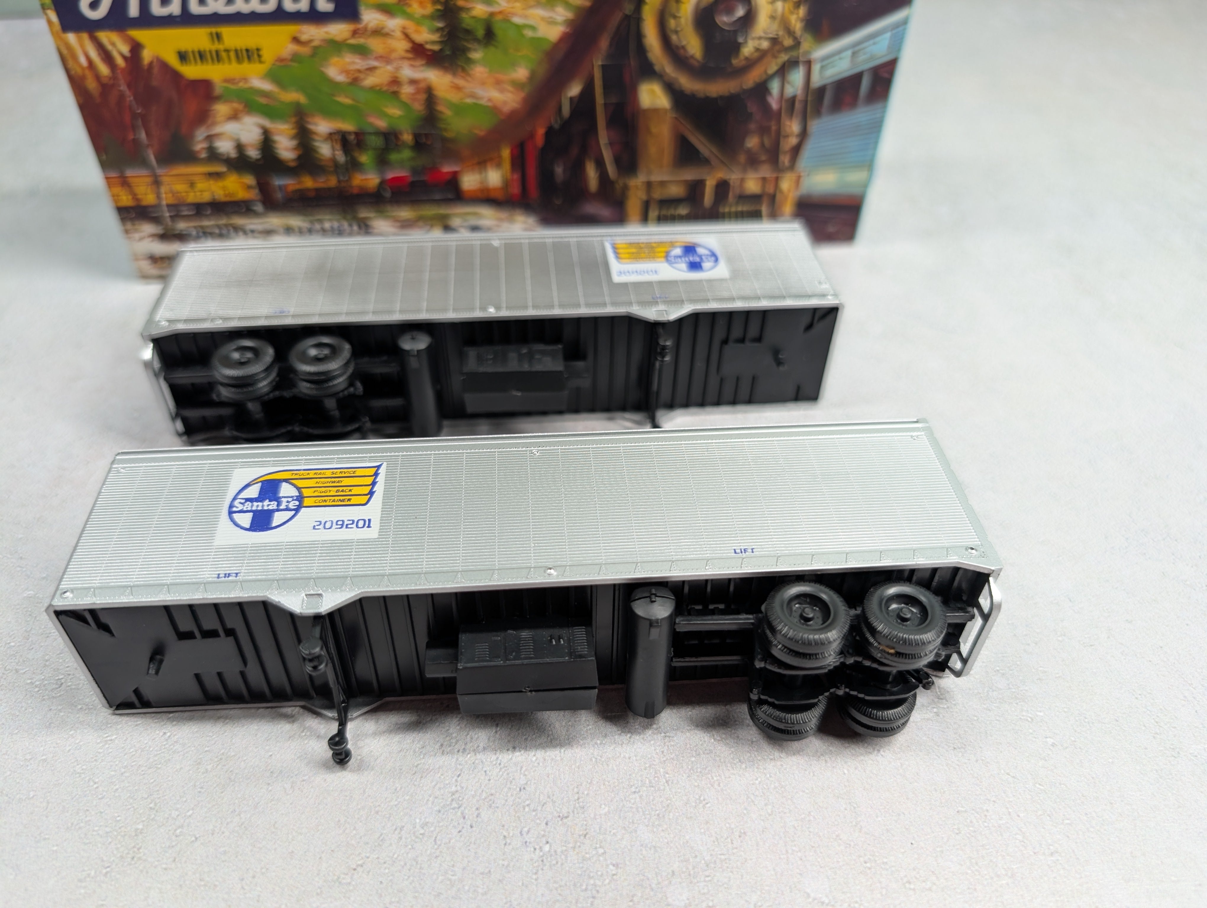 USED Athearn 5170 HO Scale 40' Trailer Santa Fe #209201 (2 pcs)