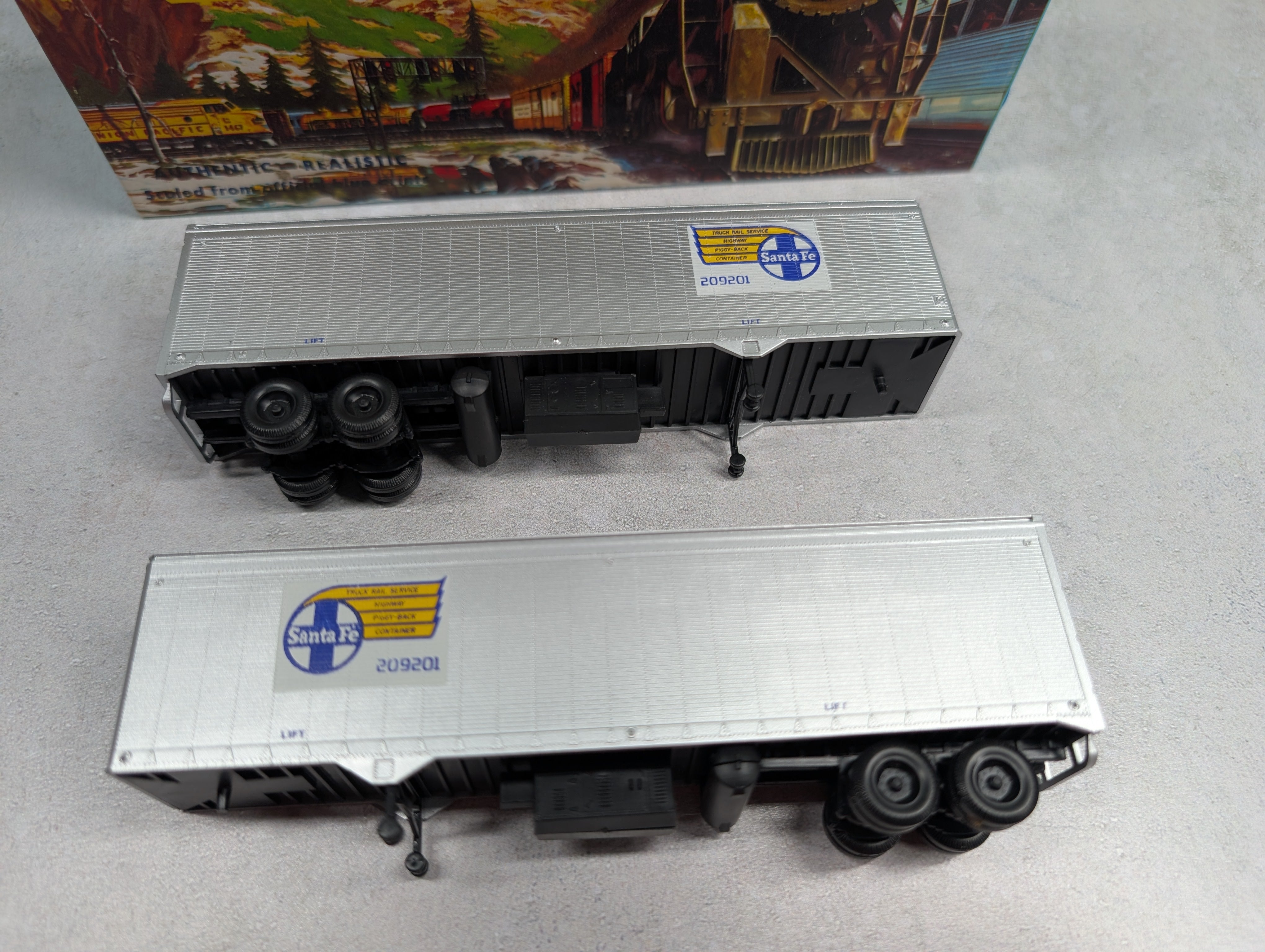 USED Athearn 5170 HO Scale 40' Trailer Santa Fe #209201 (2 pcs)