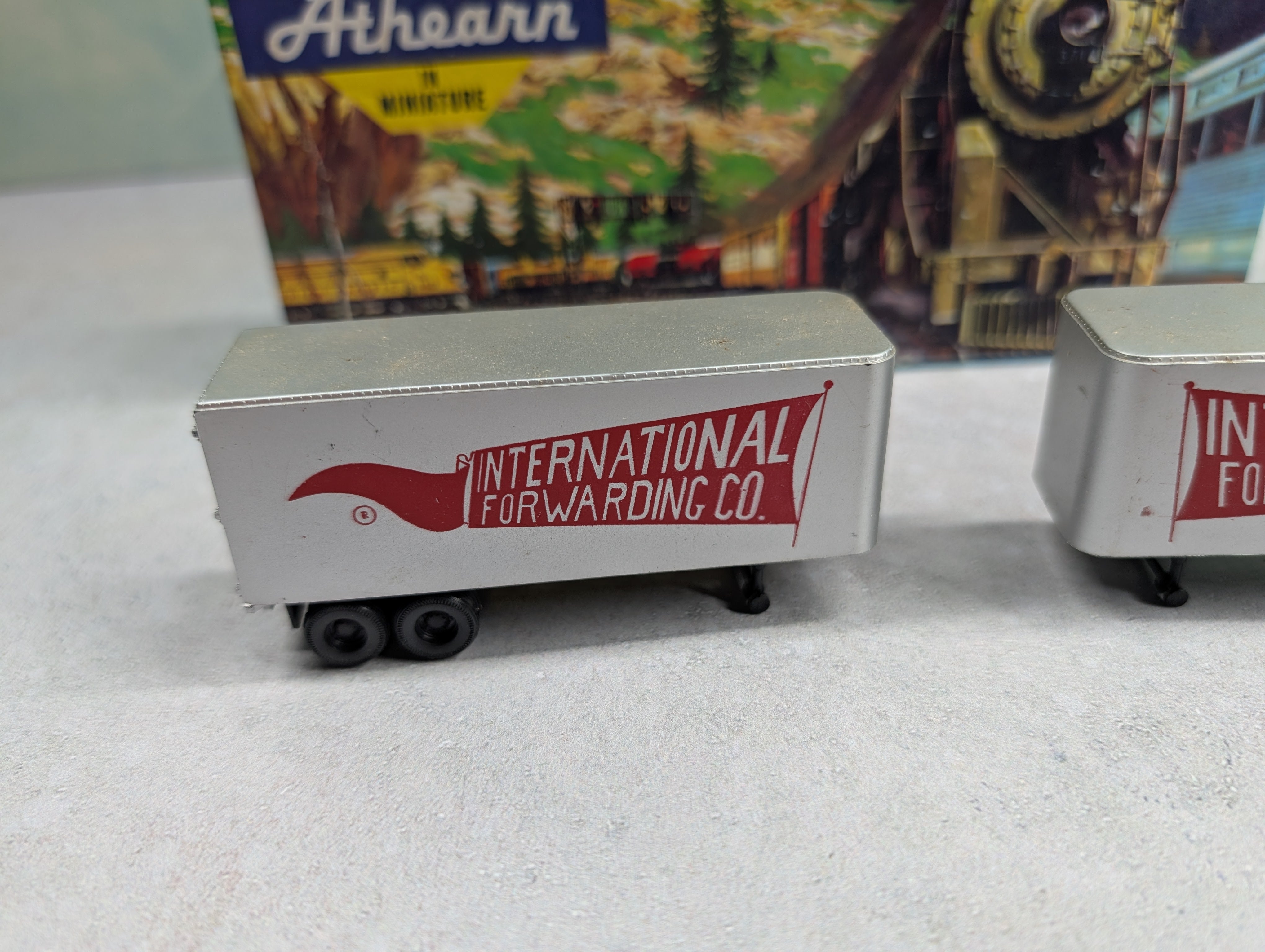 USED Athearn HO Scale Piggyback Trailers International Forwarding Co (2 pcs)