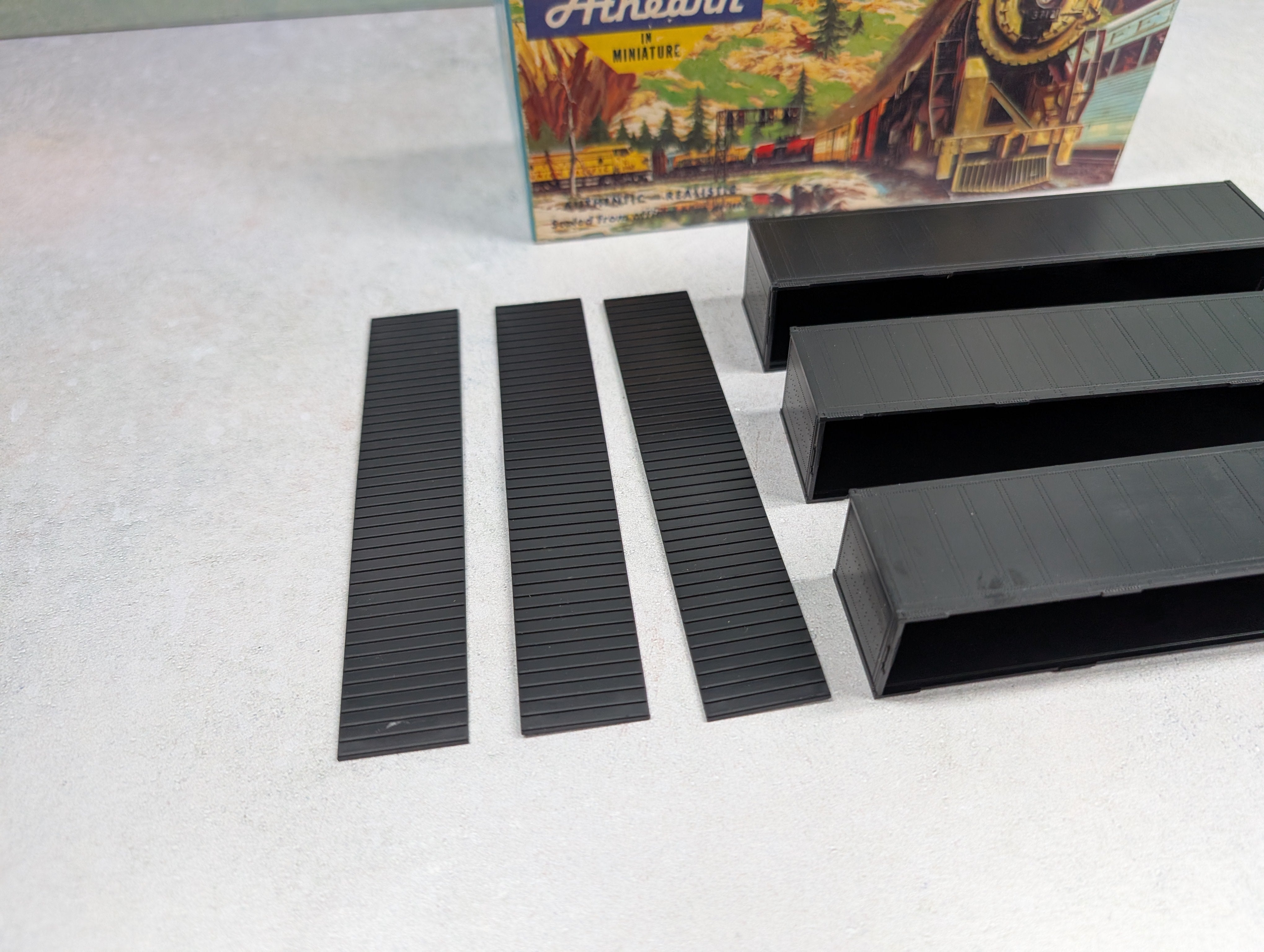 USED Athearn 2025 HO Scale 40' Containers Undecorated Black KIT (3 pcs)