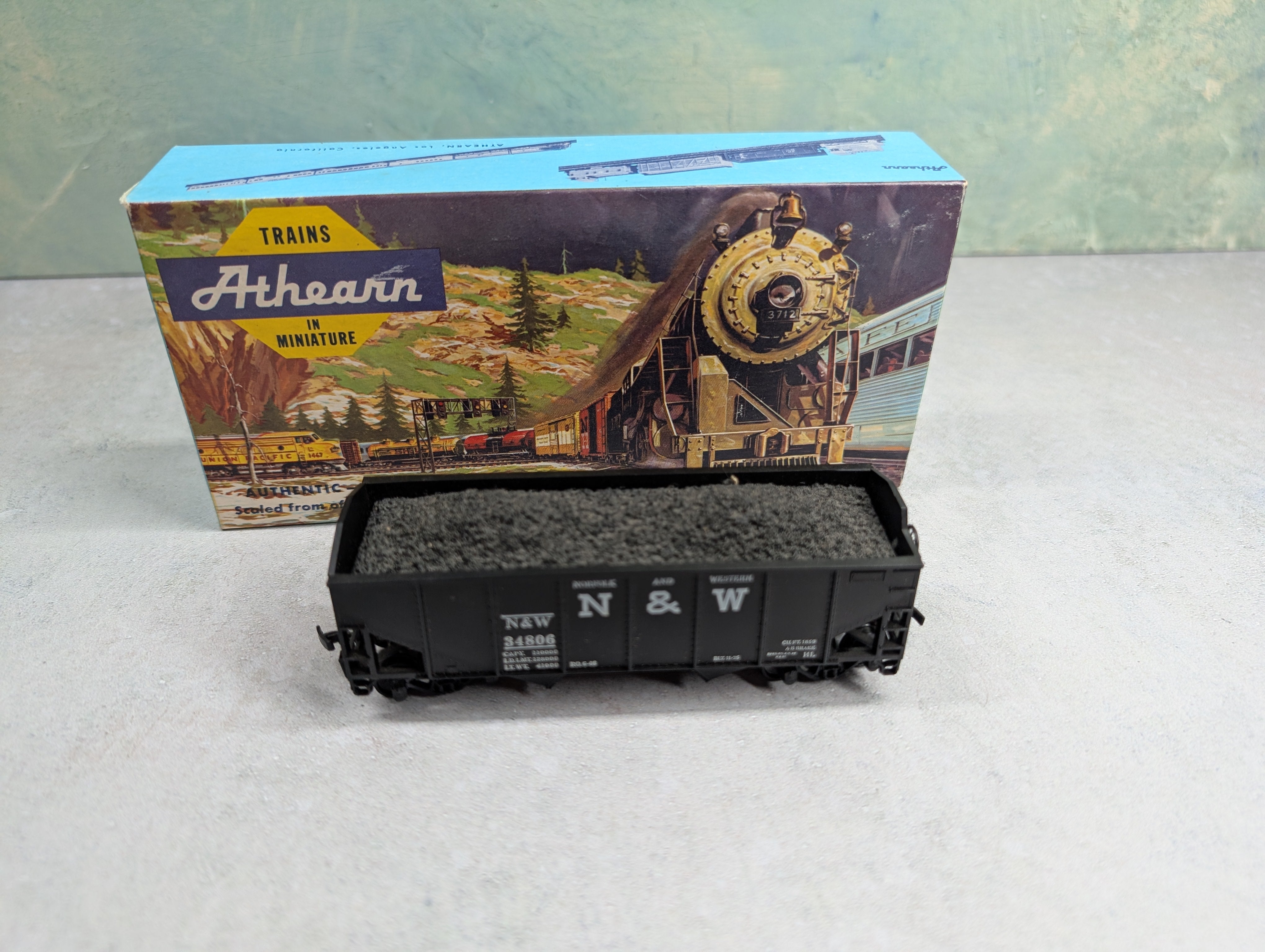 USED Athearn 5444 HO Scale 34' Ribbed-Side Hopper Norfolk and Western N&W #34806 w/ Coal Load