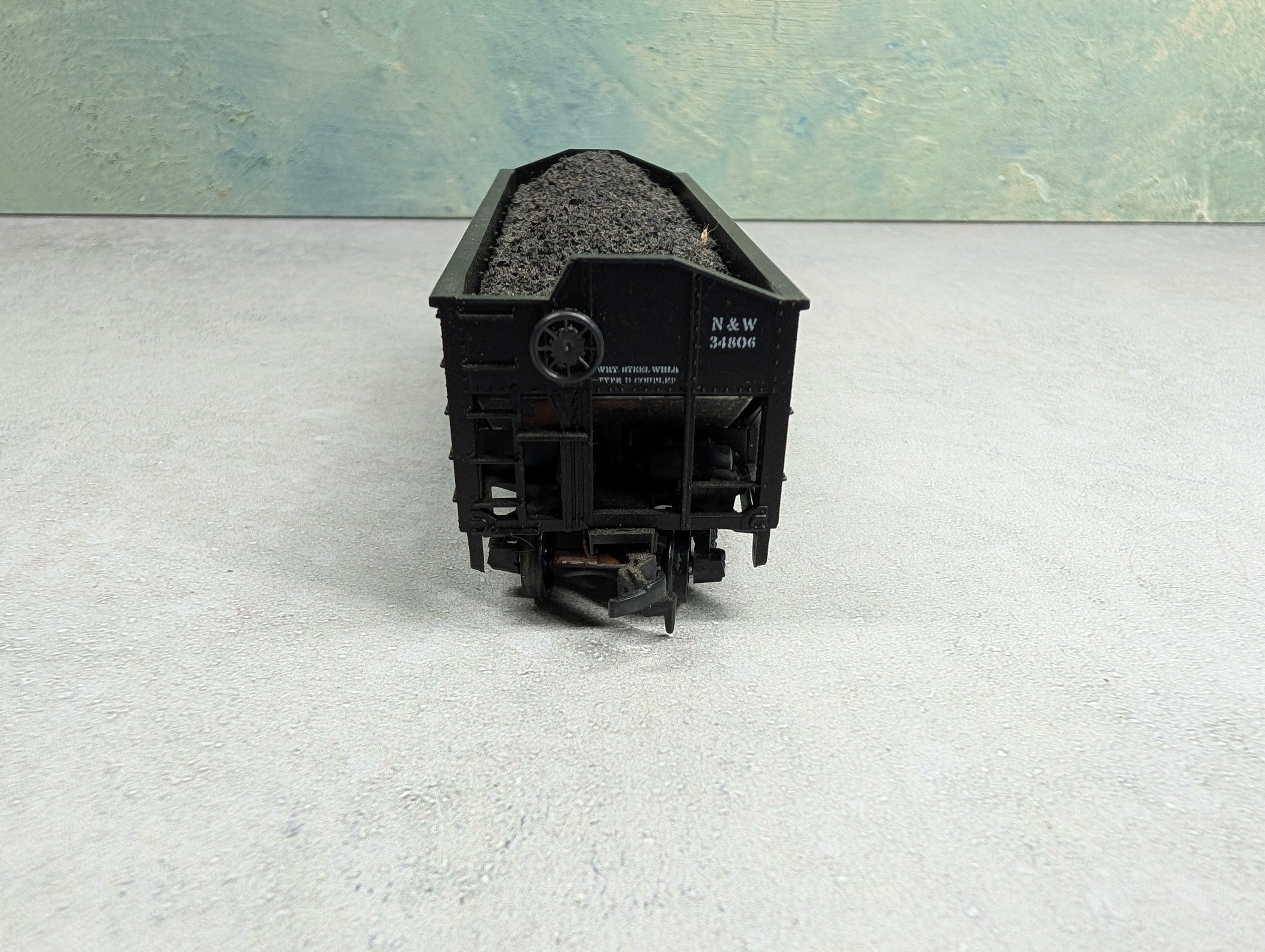 USED Athearn 5444 HO Scale 34' Ribbed-Side Hopper Norfolk and Western N&W #34806 w/ Coal Load