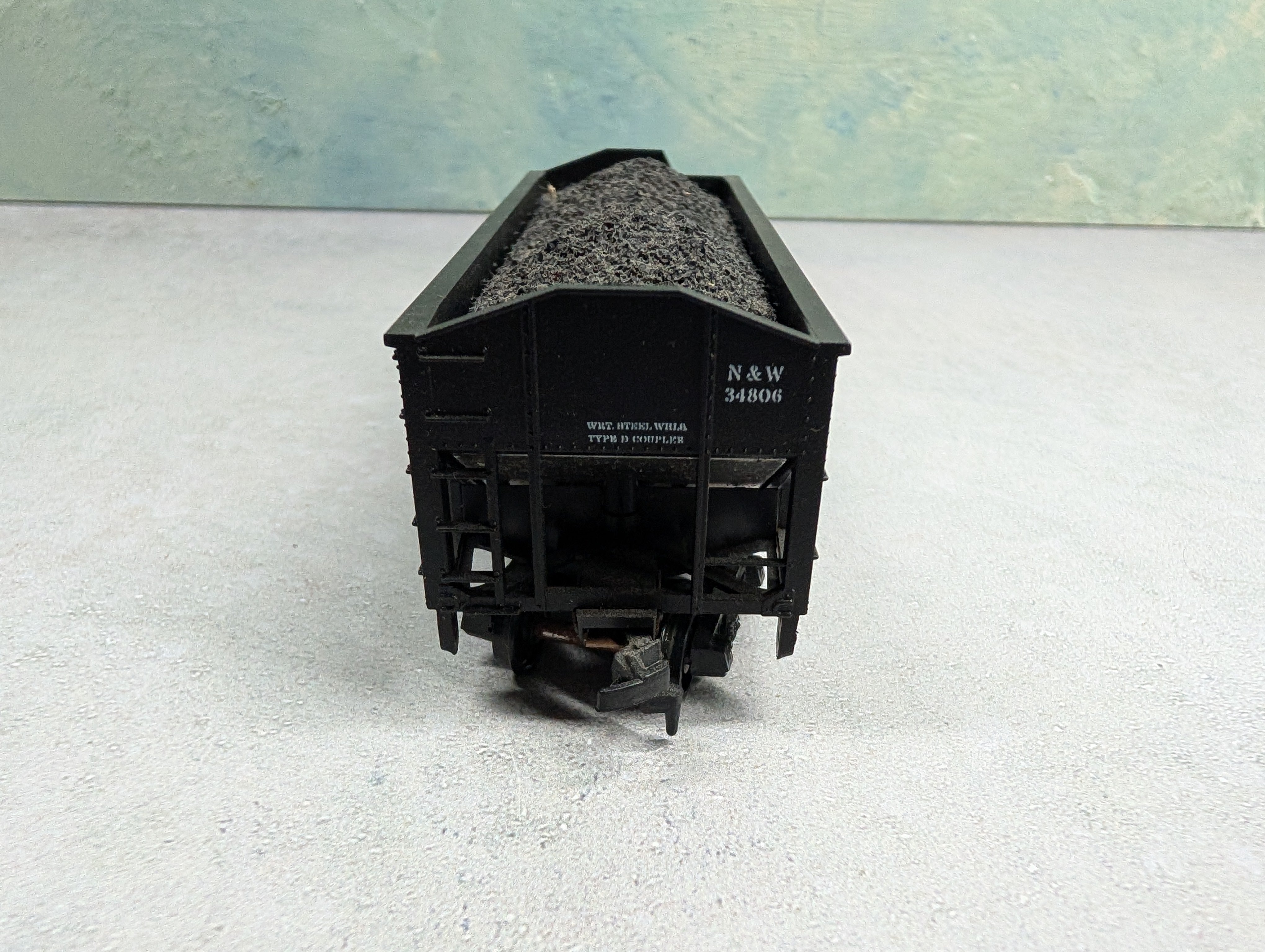 USED Athearn 5444 HO Scale 34' Ribbed-Side Hopper Norfolk and Western N&W #34806 w/ Coal Load
