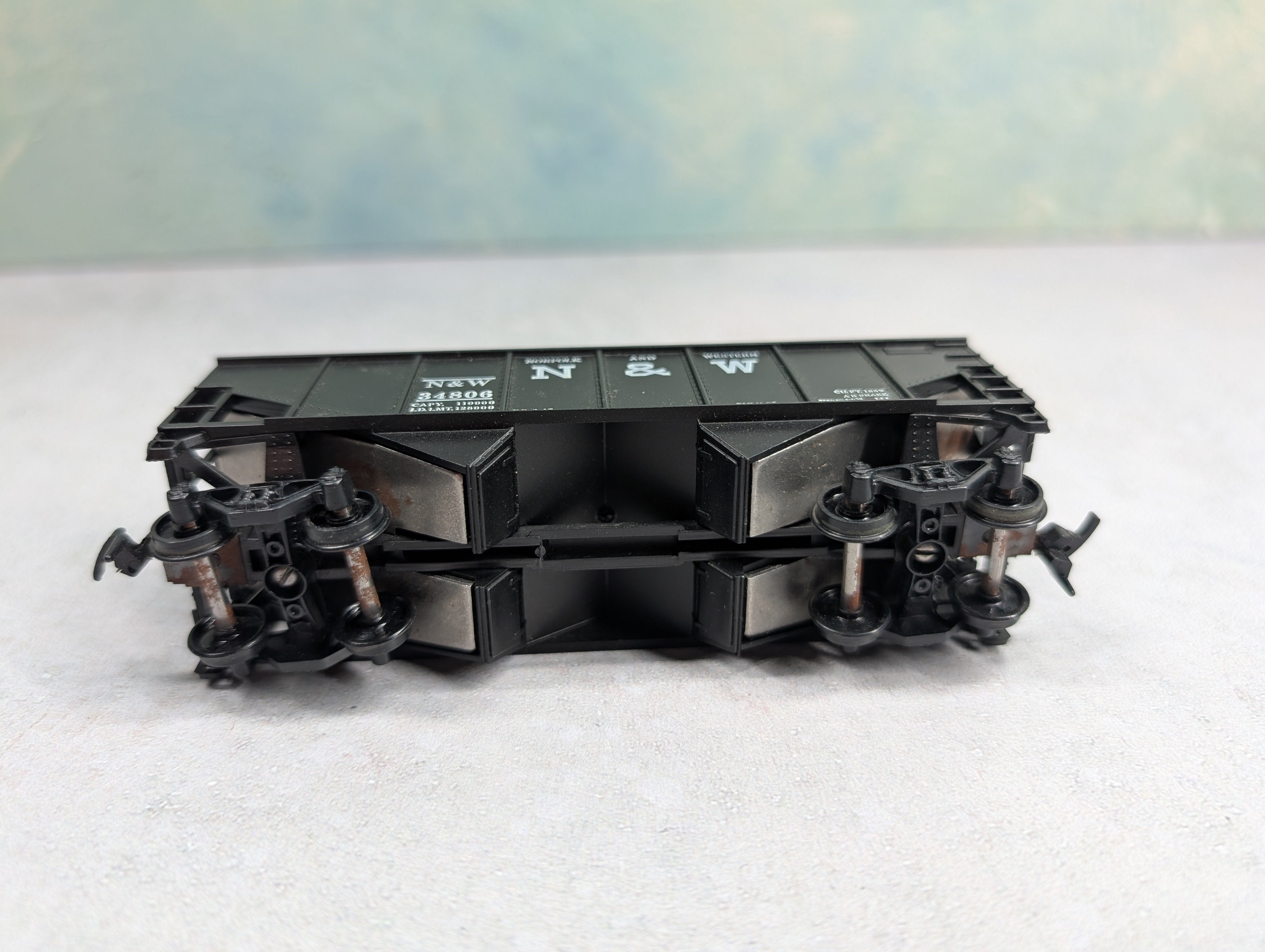 USED Athearn 5444 HO Scale 34' Ribbed-Side Hopper Norfolk and Western N&W #34806 w/ Coal Load