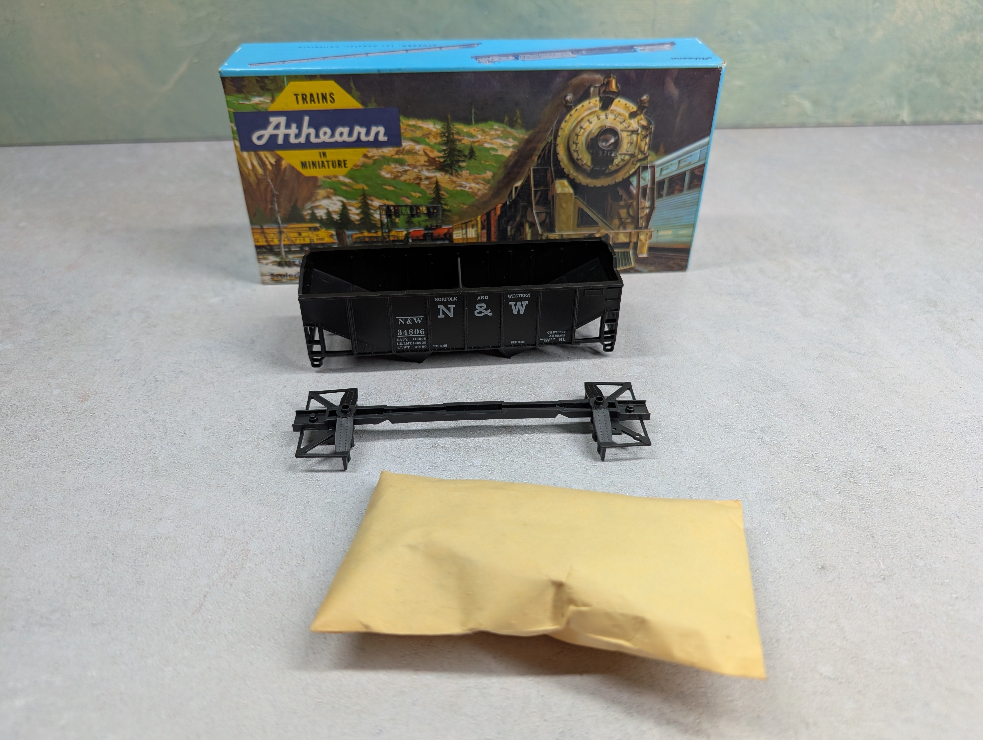 USED Athearn 5444 HO Scale 34' Ribbed-Side Hopper Norfolk and Western N&W #34806 KIT