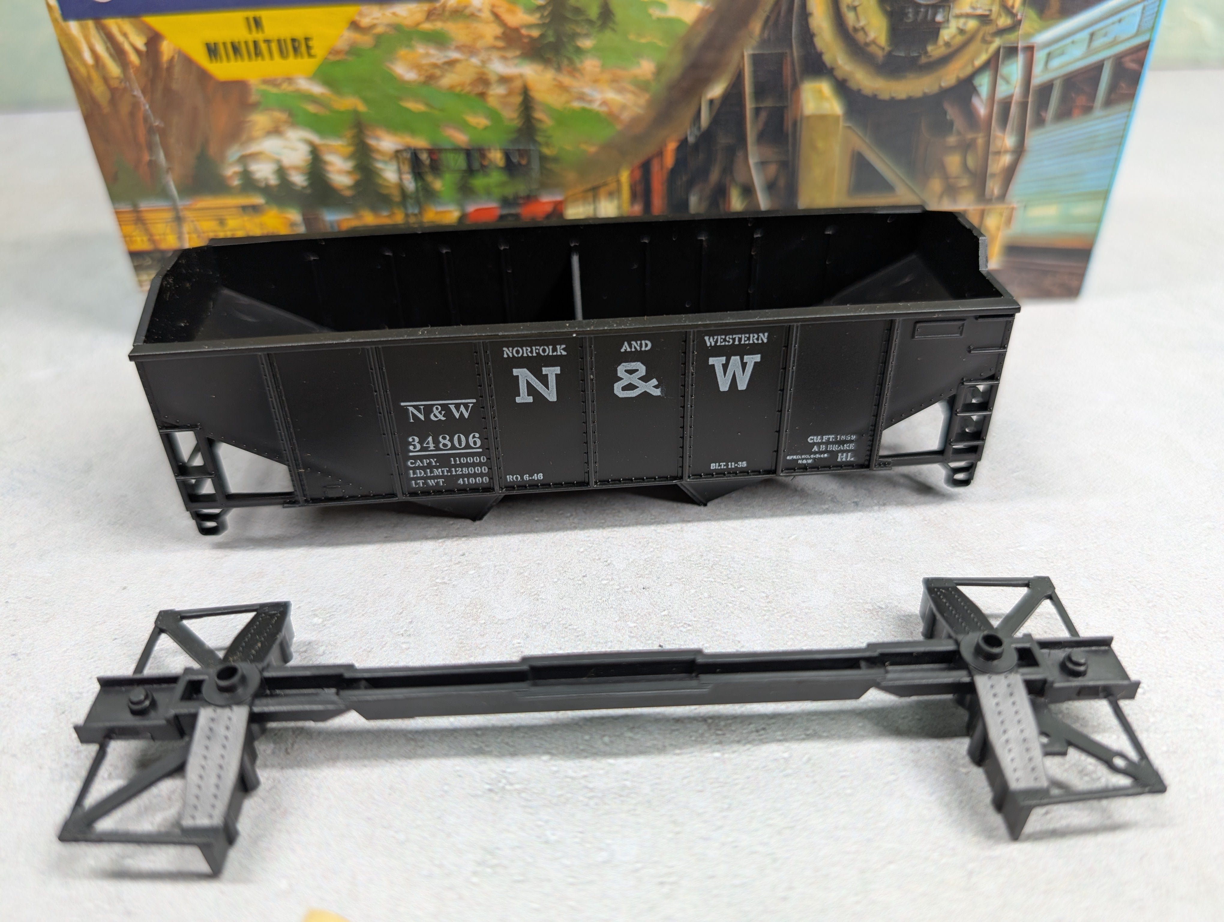 USED Athearn 5444 HO Scale 34' Ribbed-Side Hopper Norfolk and Western N&W #34806 KIT