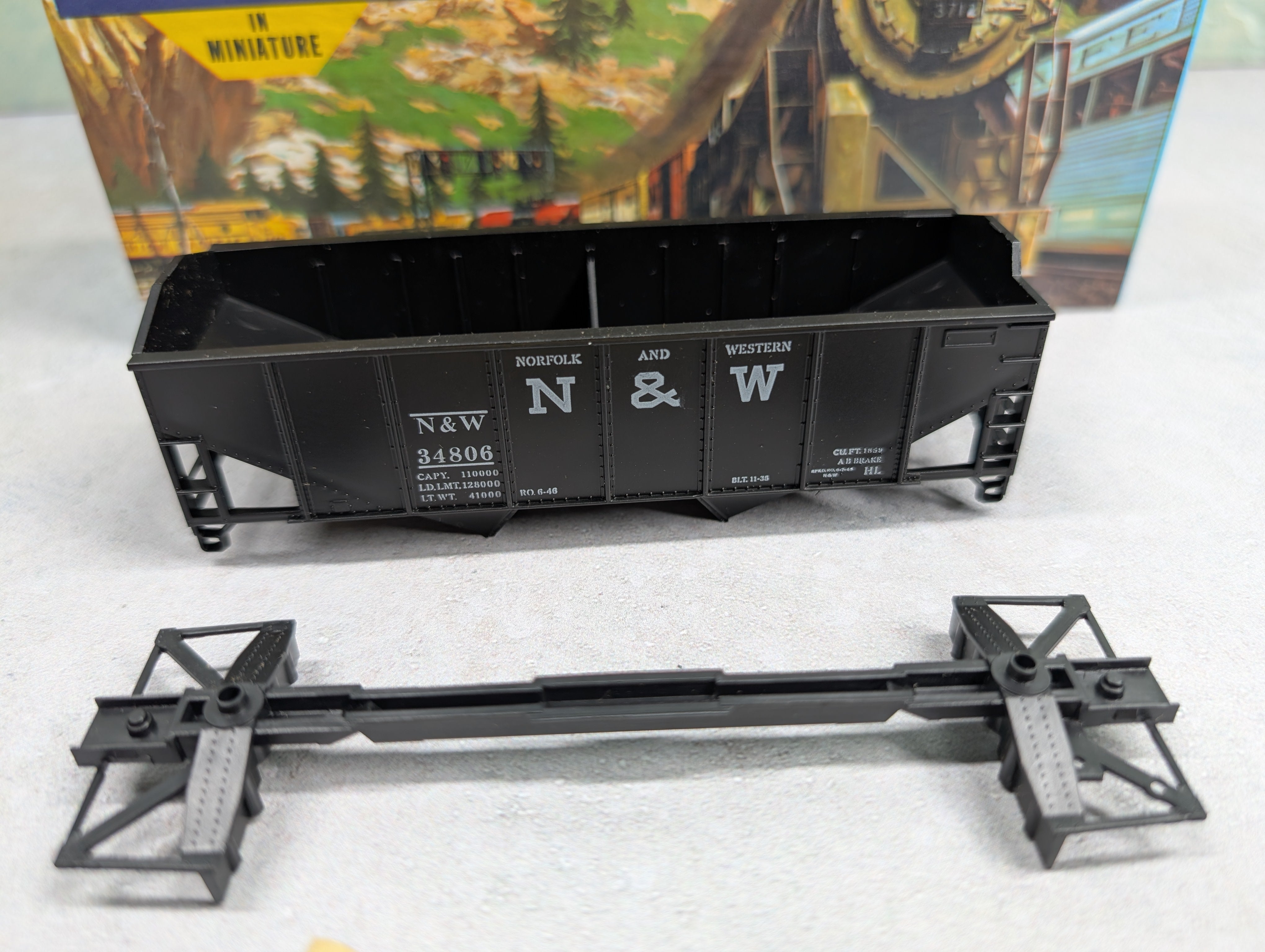 USED Athearn 5444 HO Scale 34' Ribbed-Side Hopper Norfolk and Western N&W #34806 KIT
