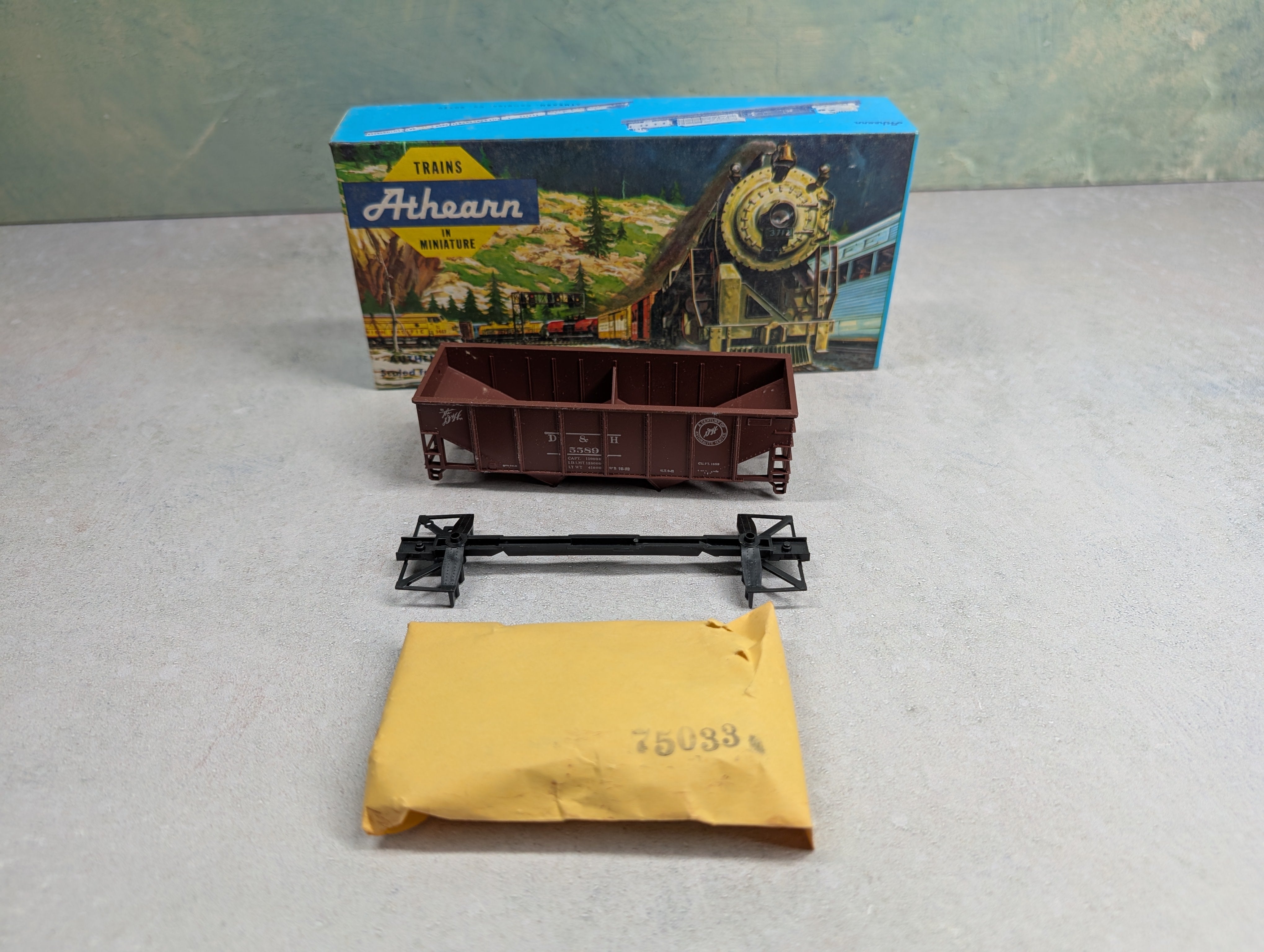 USED Athearn 5442 HO Scale 34' Ribbed-Side Hopper Delaware and Hudson D&H #5589 KIT