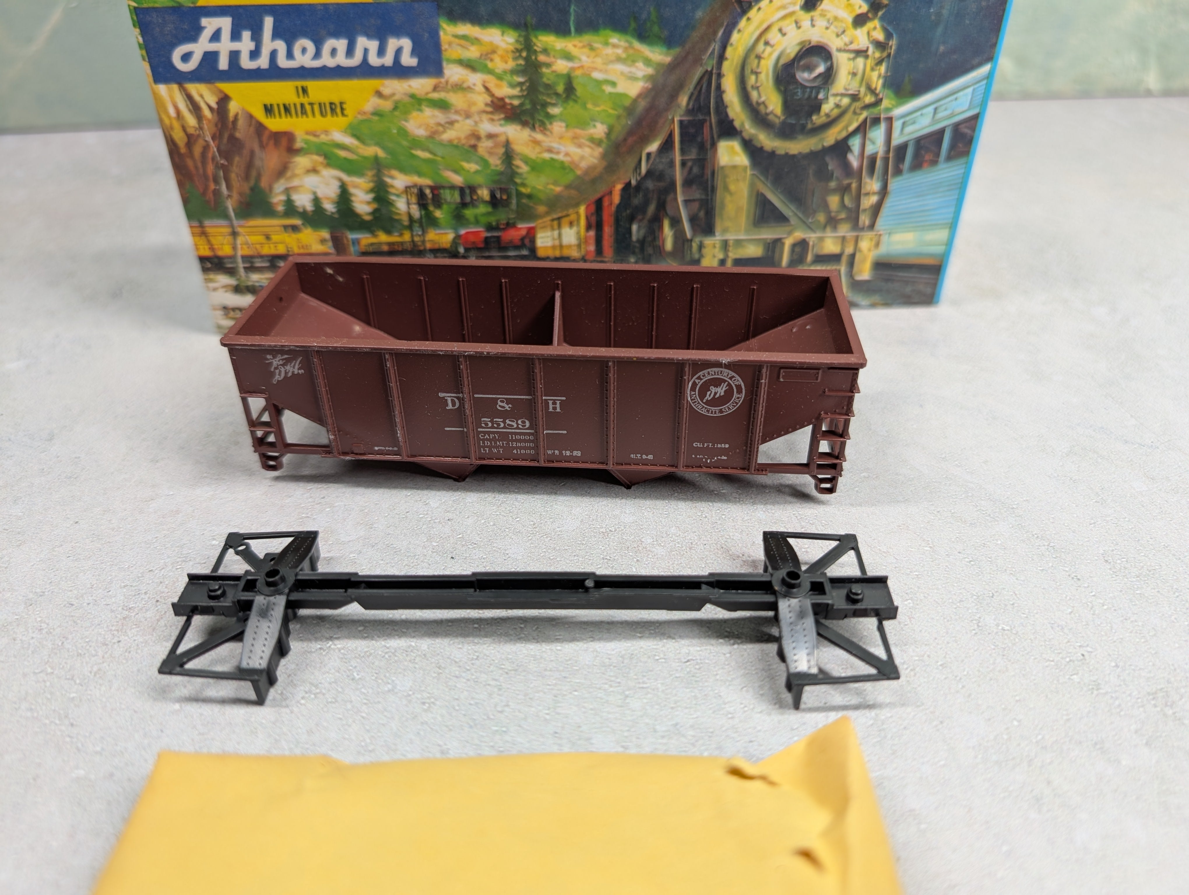 USED Athearn 5442 HO Scale 34' Ribbed-Side Hopper Delaware and Hudson D&H #5589 KIT
