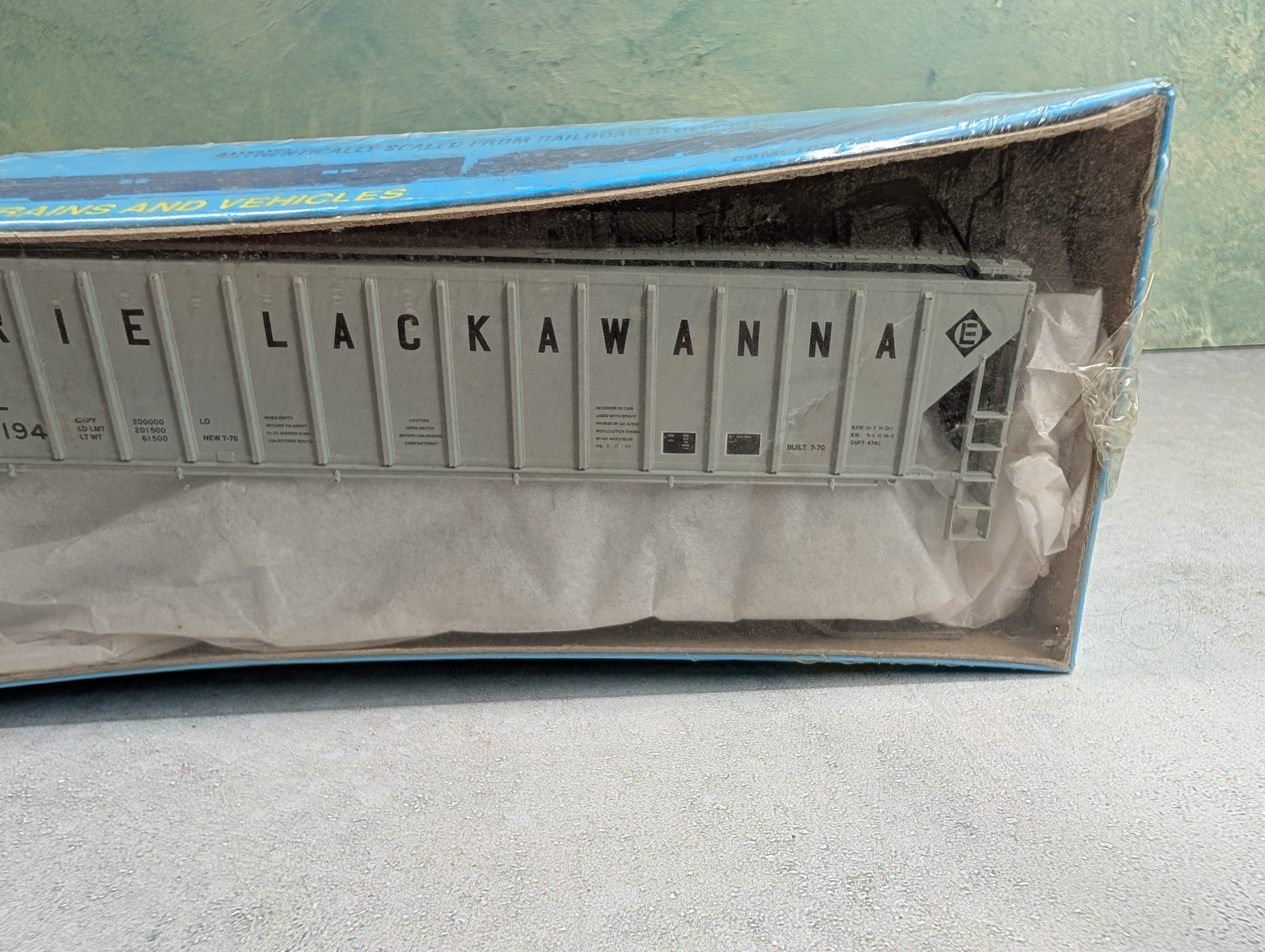 Athearn 5319 HO Scale 54' PS Covered Hopper Erie Lackawanna EL #20194 KIT