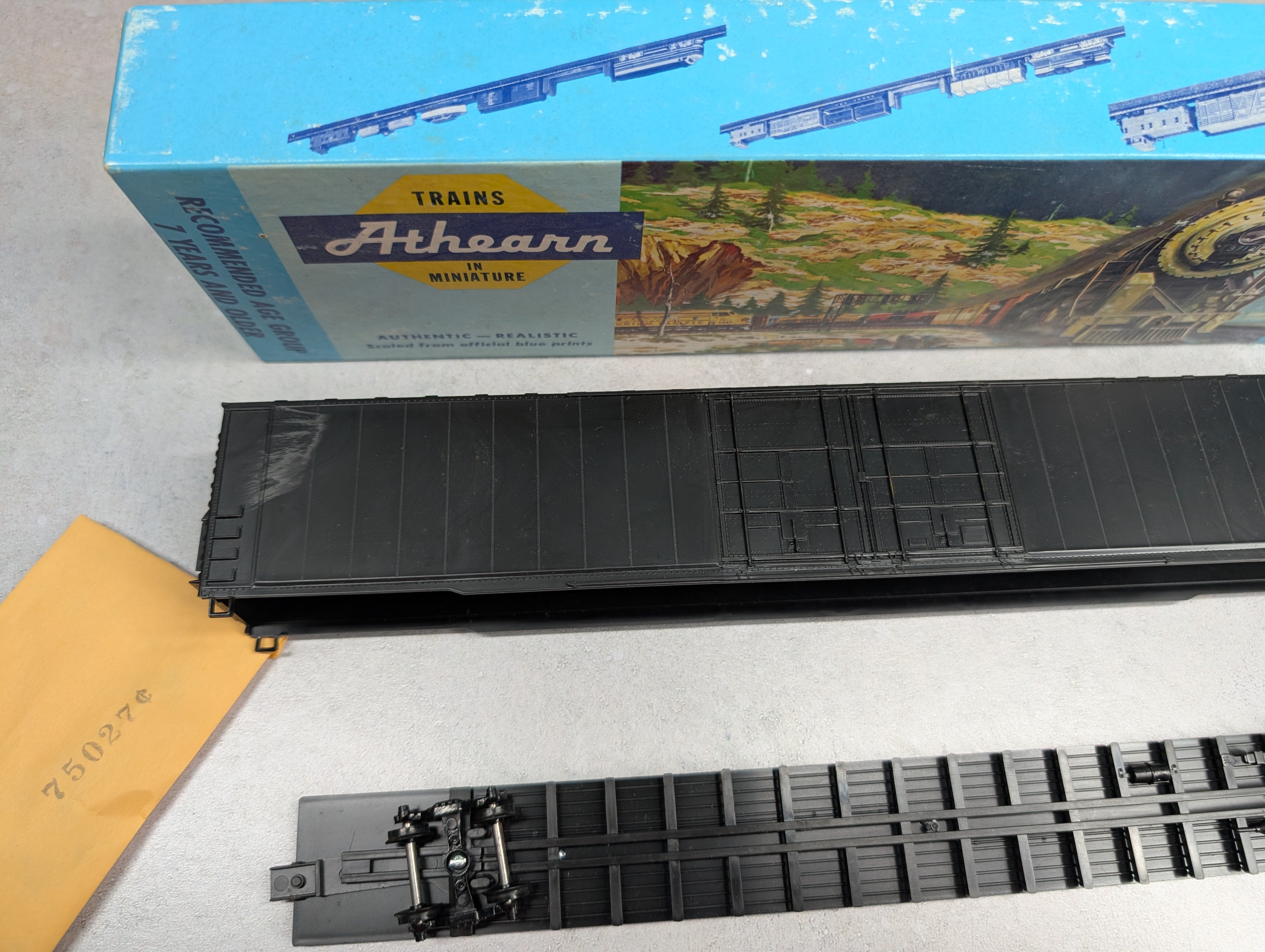 USED Athearn 1974 HO Scale 86' Hi-Cube Box Car - 4 Door Undecorated Black KIT (2 pcs)