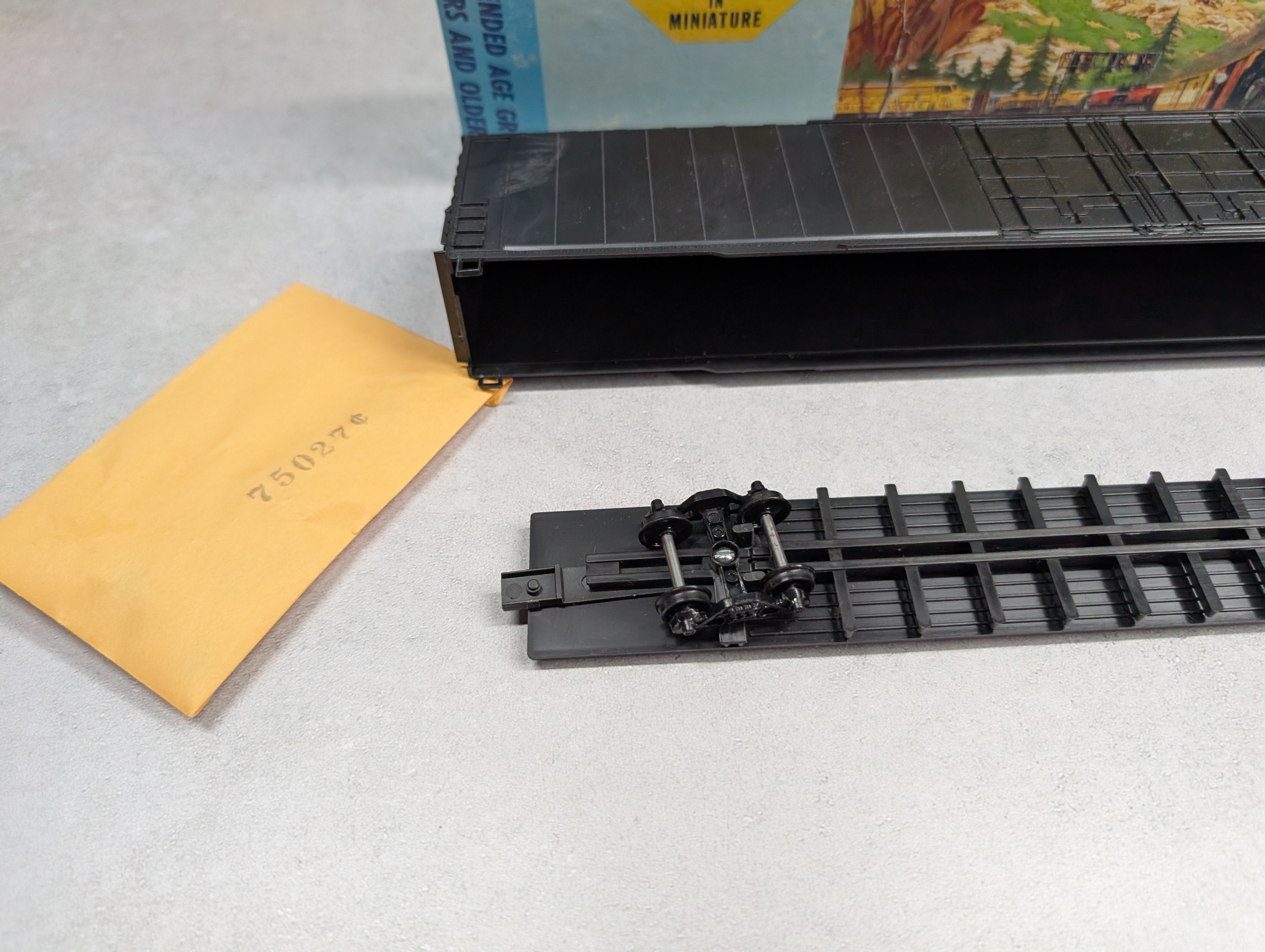 USED Athearn 1974 HO Scale 86' Hi-Cube Box Car - 4 Door Undecorated Black KIT (2 pcs)