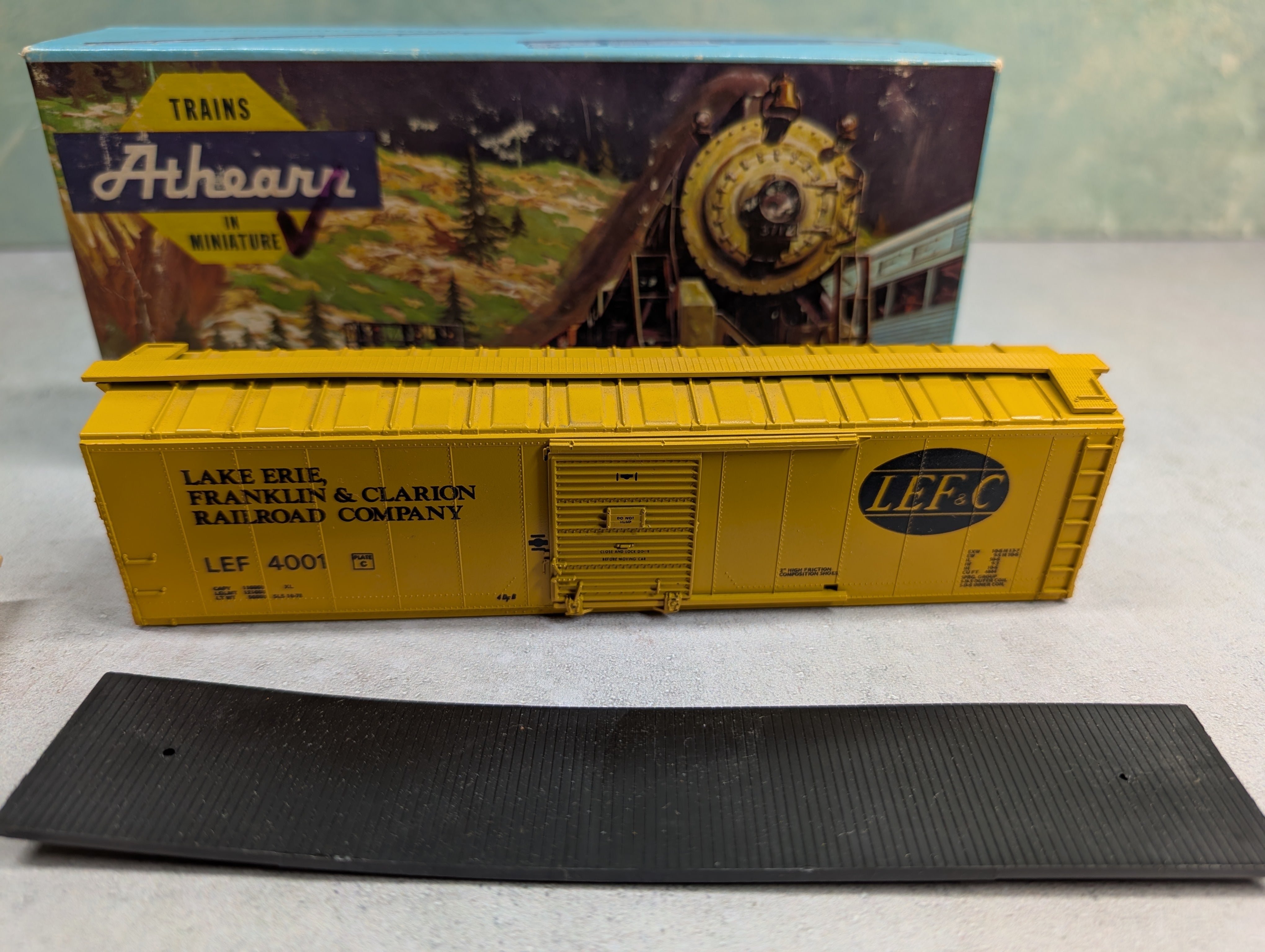 USED Athearn HO Scale 50' Box Car Lake Erie Franklin & Clarion LEF #4001 Bev-Bel KIT