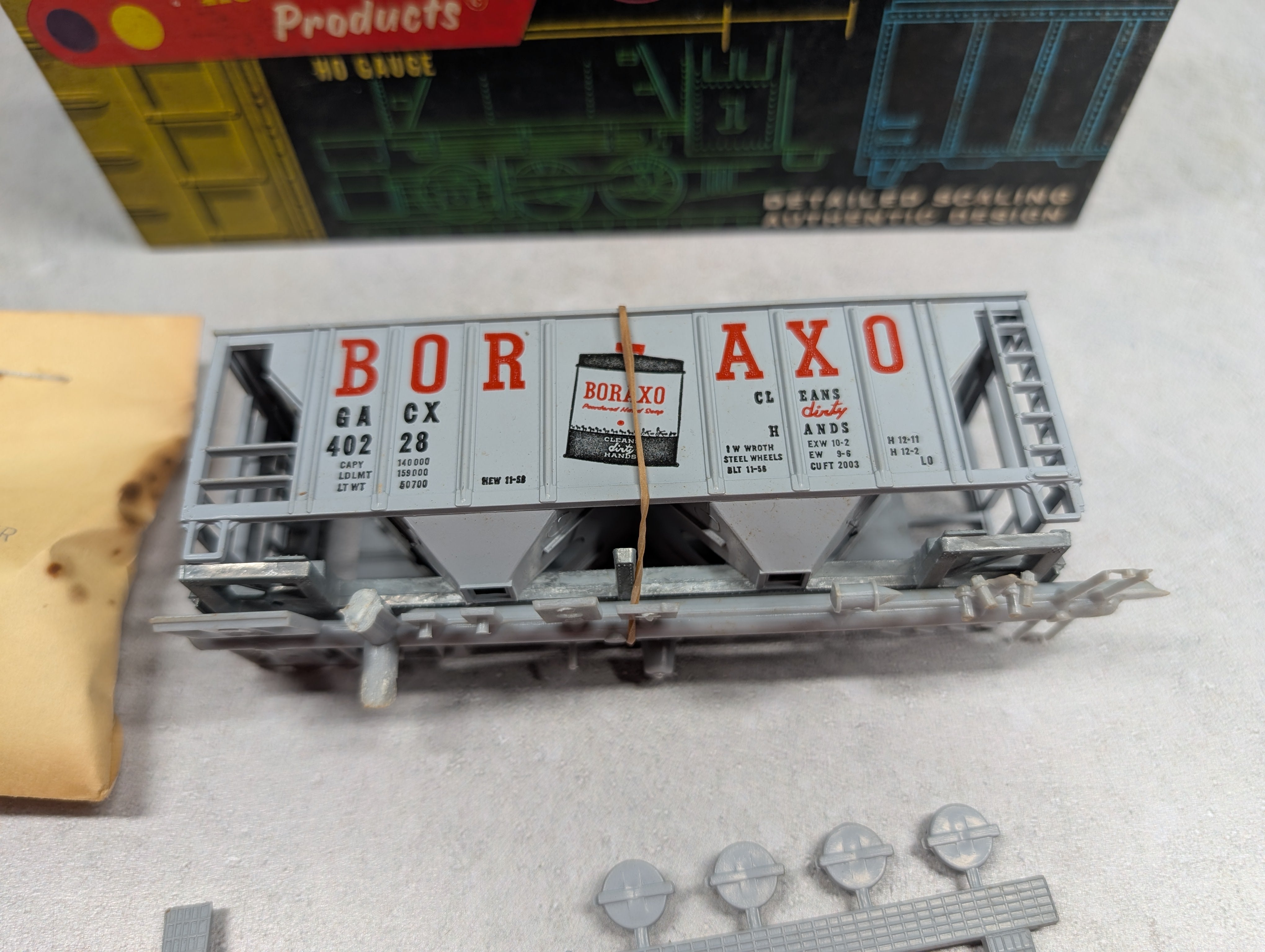 USED Roundhouse HO Scale 2 Bay Covered Hopper Boraxo GACX #40228 KIT