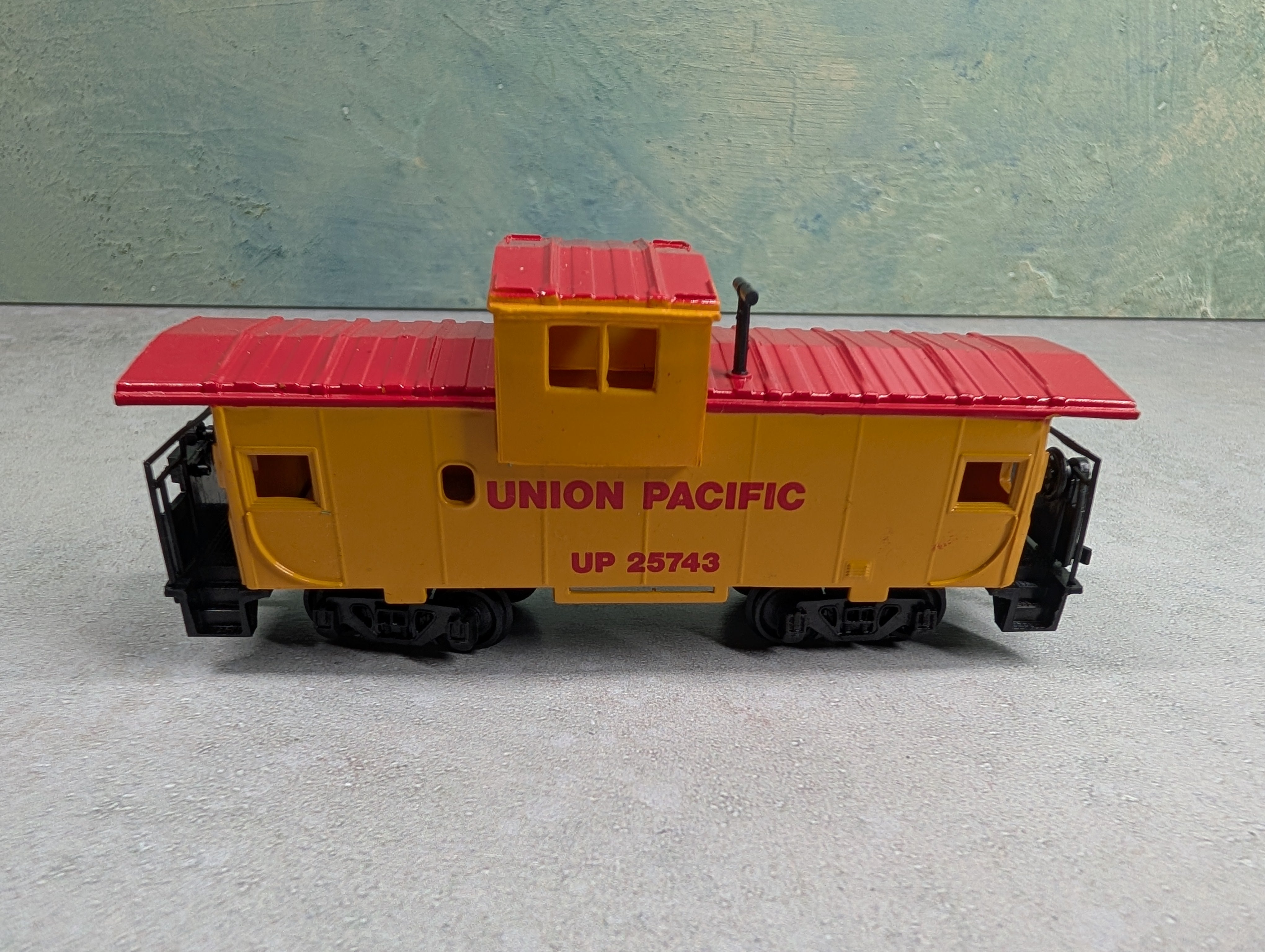 USED Bachmann HO Scale Caboose Union Pacific UP #25743