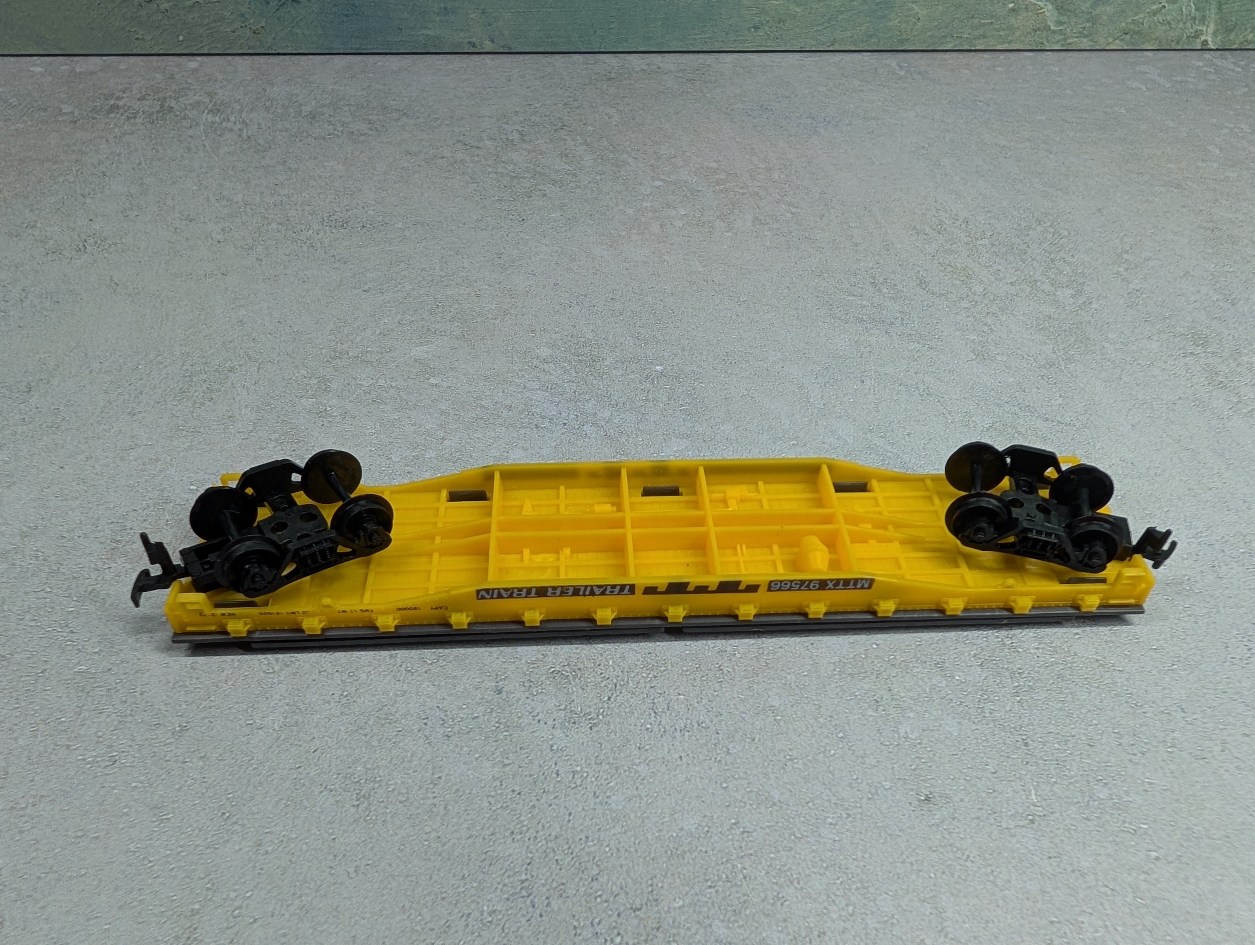 USED Life-Like HO Scale 40' Flat Car Trailer Train MTTX #97566 w/ Sea Land Containers