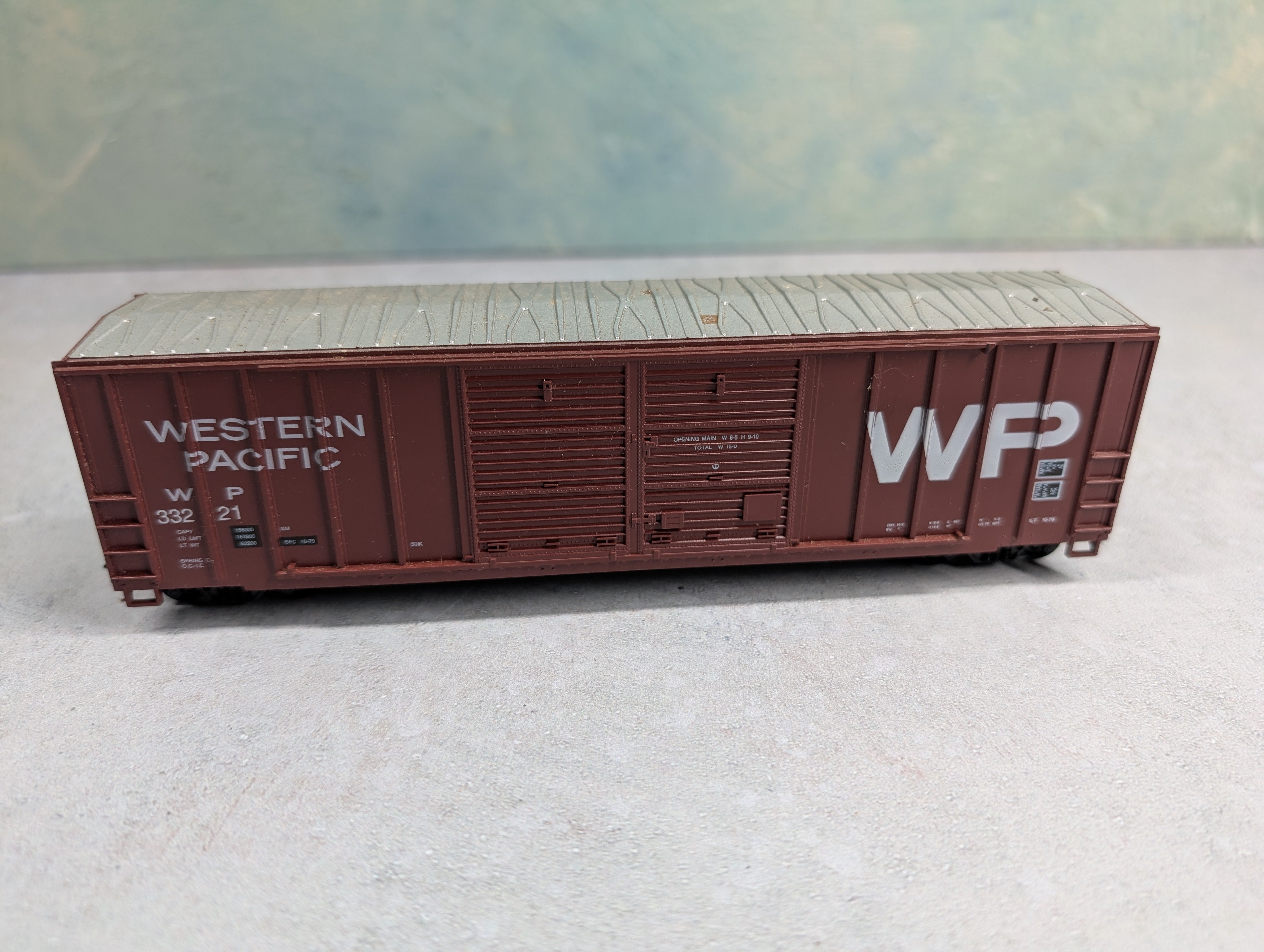 USED Roundhouse HO Scale 50' Box Car Western Pacific WP #32221