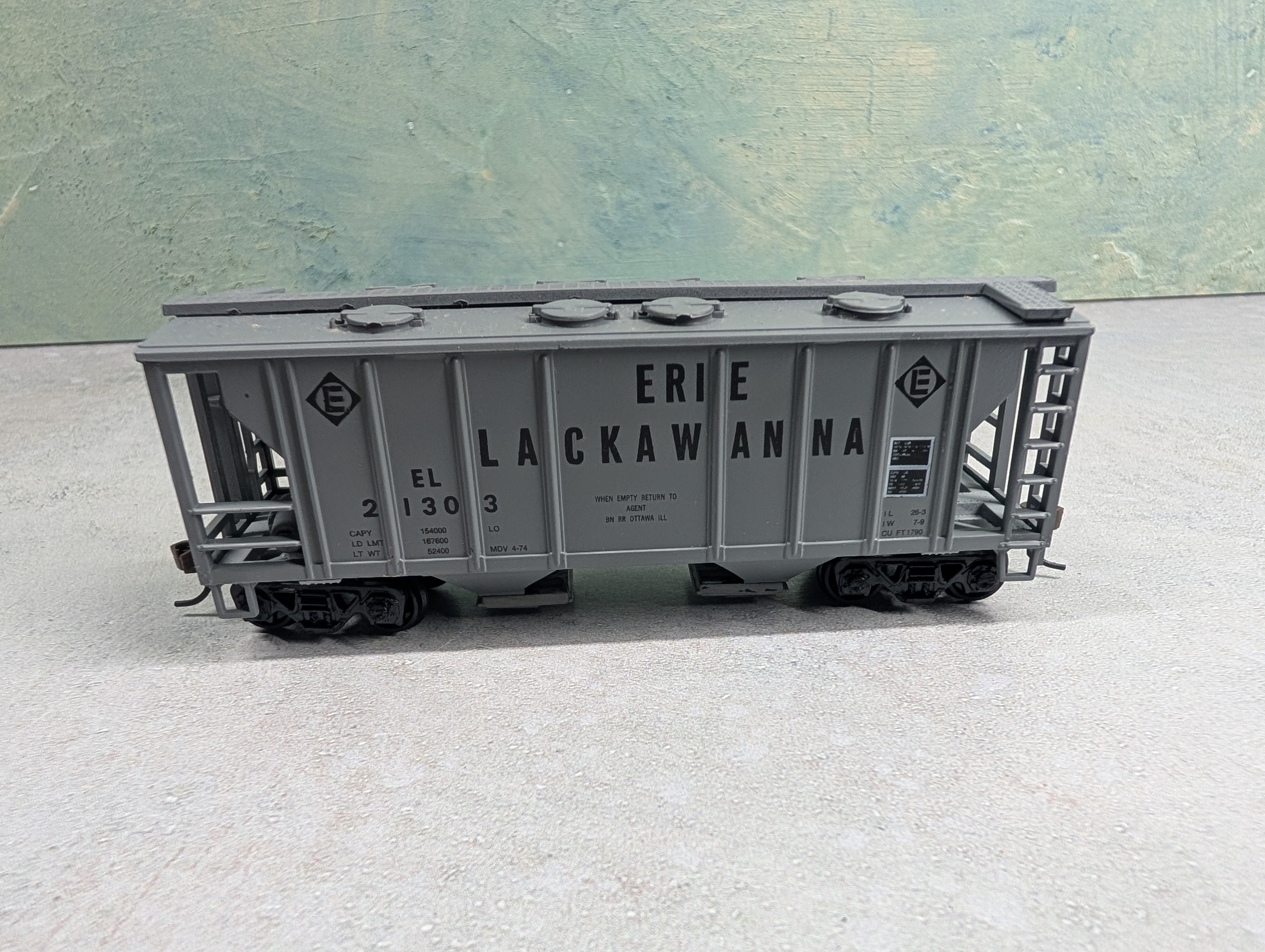 USED Roundhouse HO Scale Covered Hopper Erie Lackawanna EL #21303