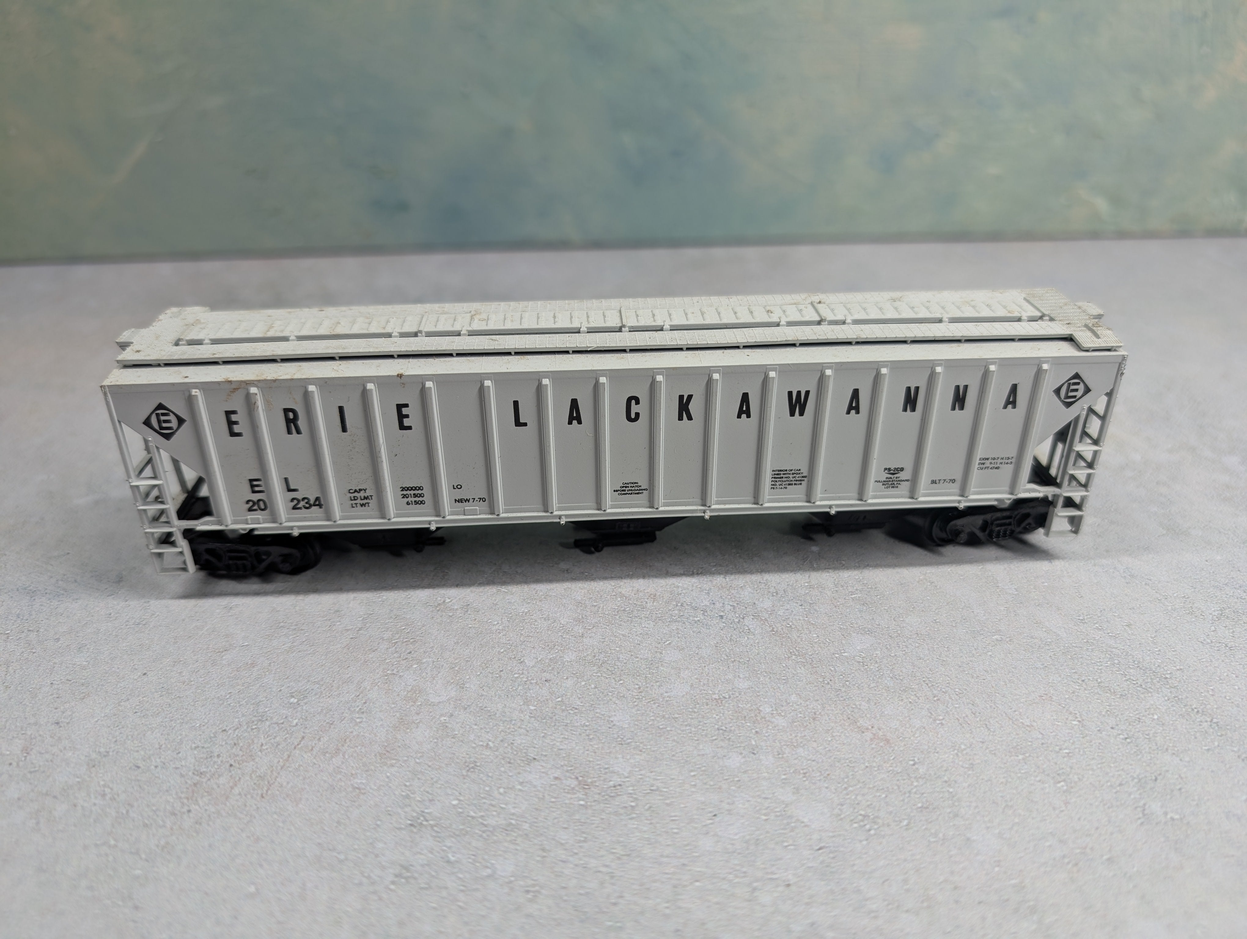 USED Athearn HO Scale Covered Hopper Erie Lackawanna EL #20234
