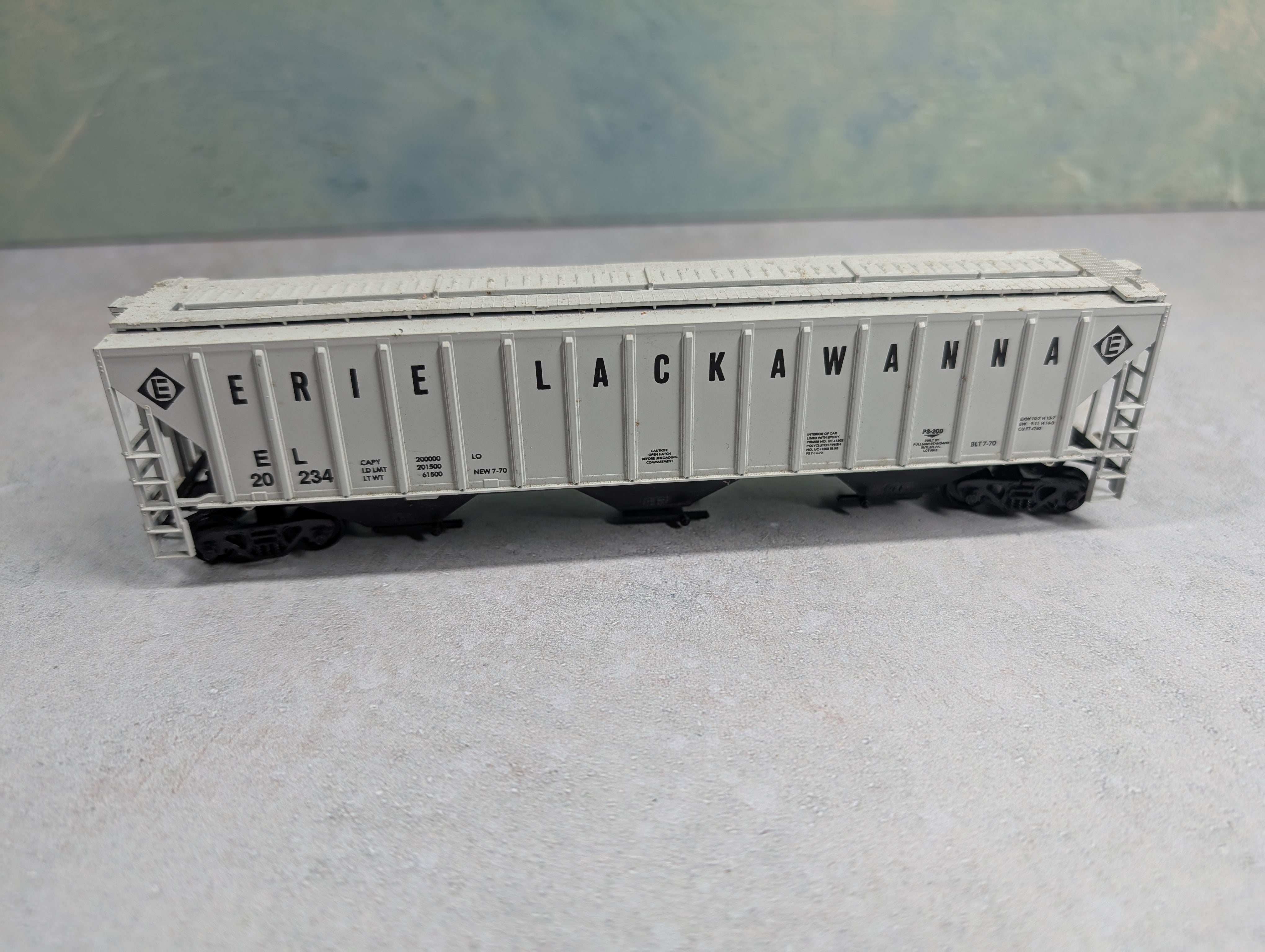 USED Athearn HO Scale Covered Hopper Erie Lackawanna EL #20234
