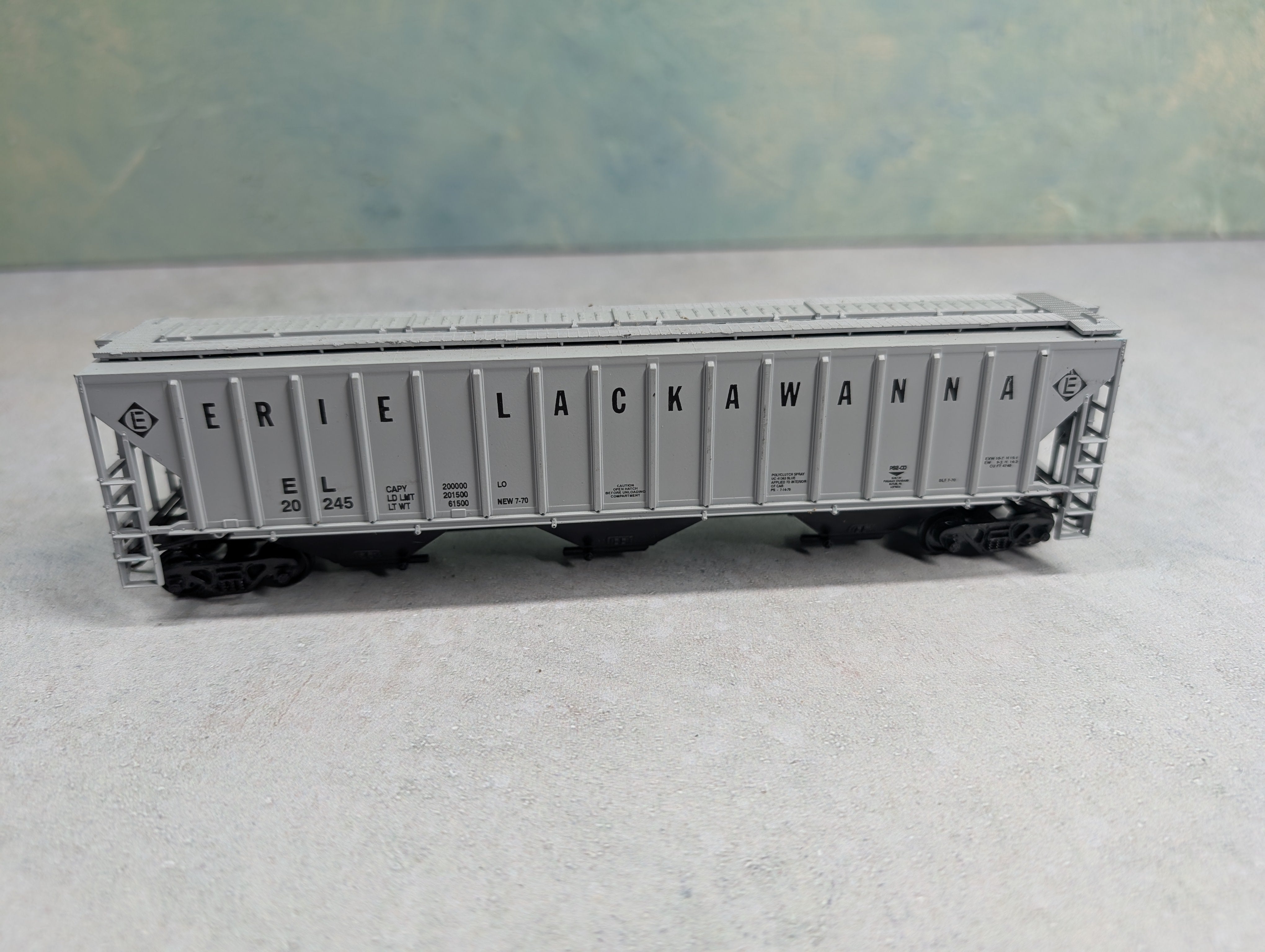 USED Athearn HO Scale Covered Hopper Erie Lackawanna EL #20245