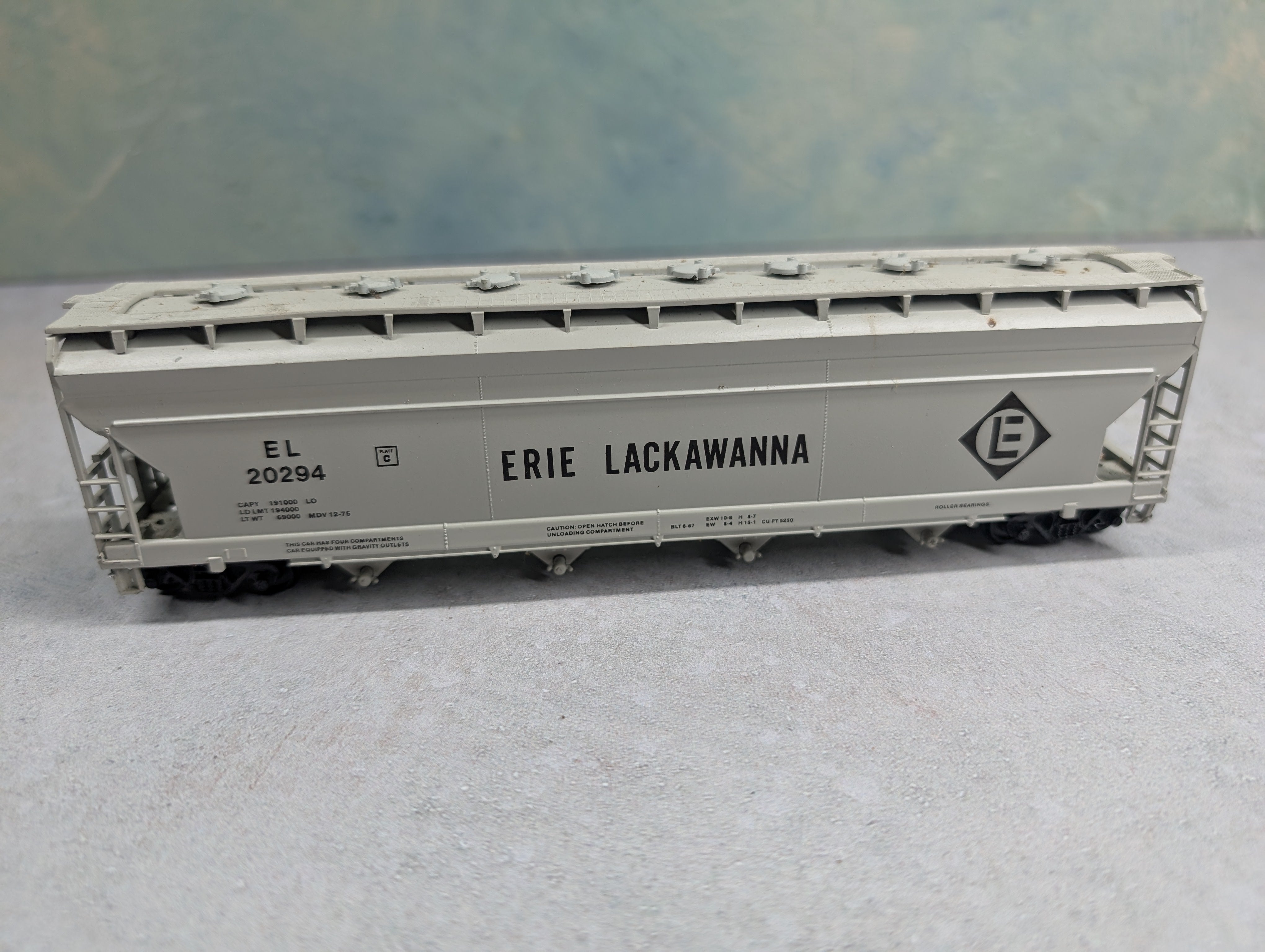 USED Athearn HO Scale Covered Hopper Erie Lackawanna EL #20294