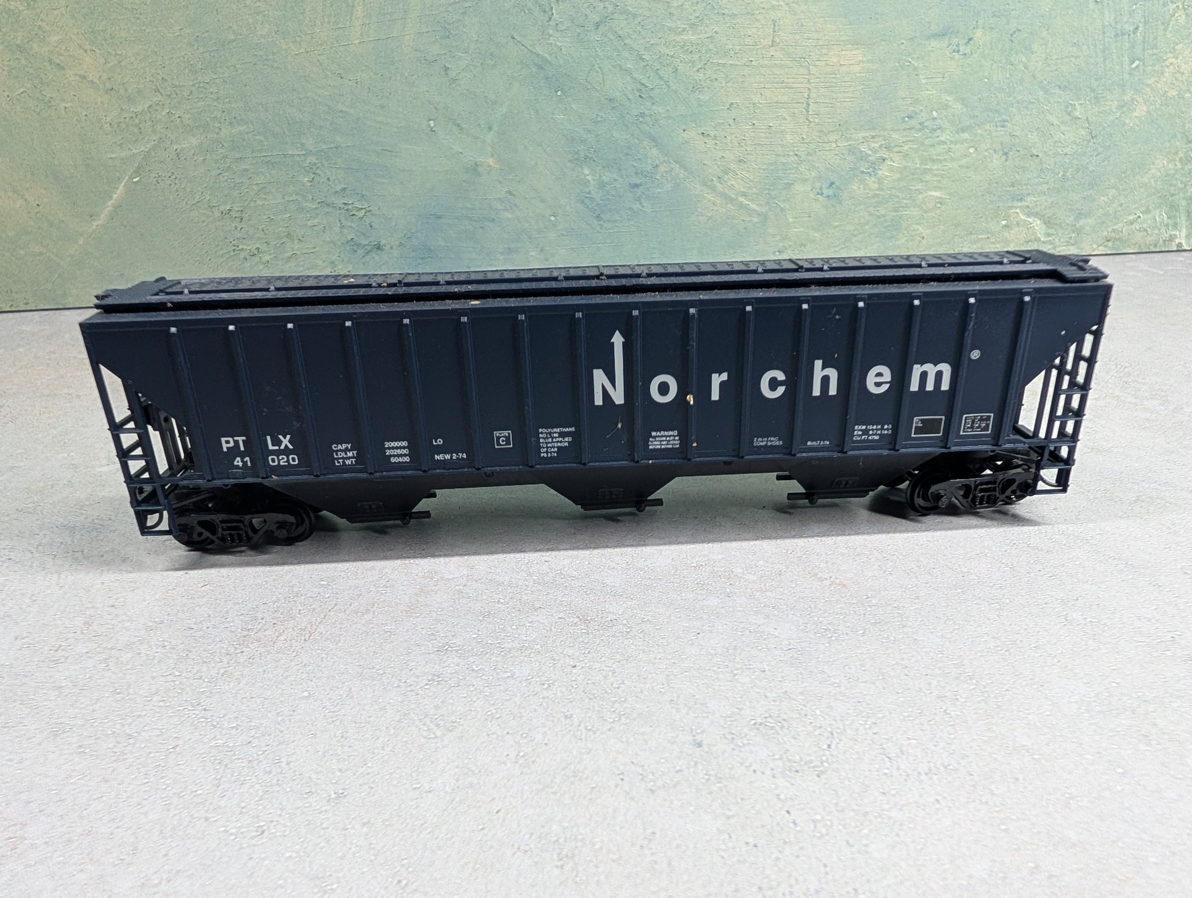 USED Athearn HO Scale Covered Hopper Norchem PTLX #41020