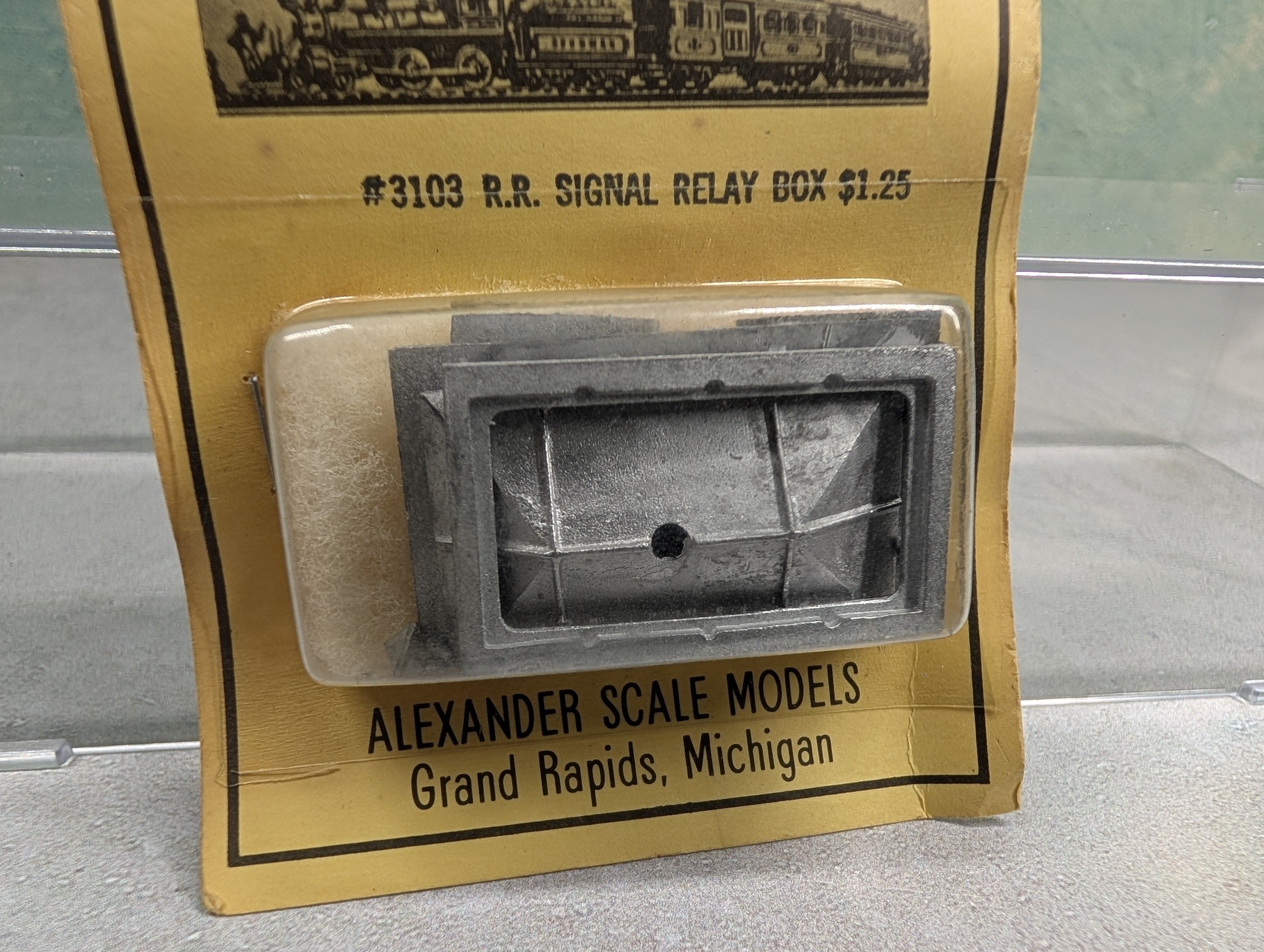 Iron Horse Miniatures 3103 HO Scale Railroad Signal Relay Box, Metal KIT