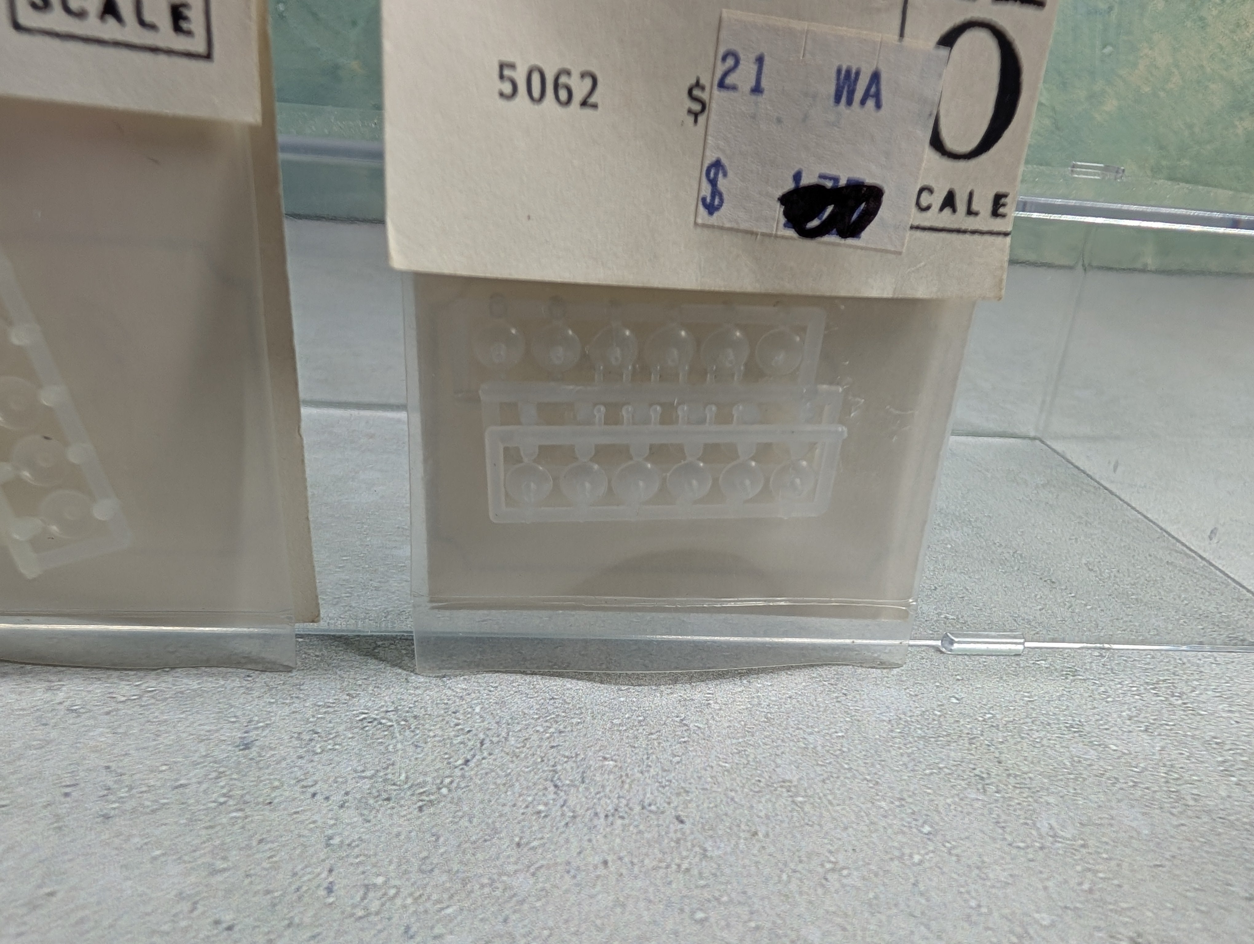 Grandt Line 5062 HO Scale Lamp Reflectors (32 pcs)