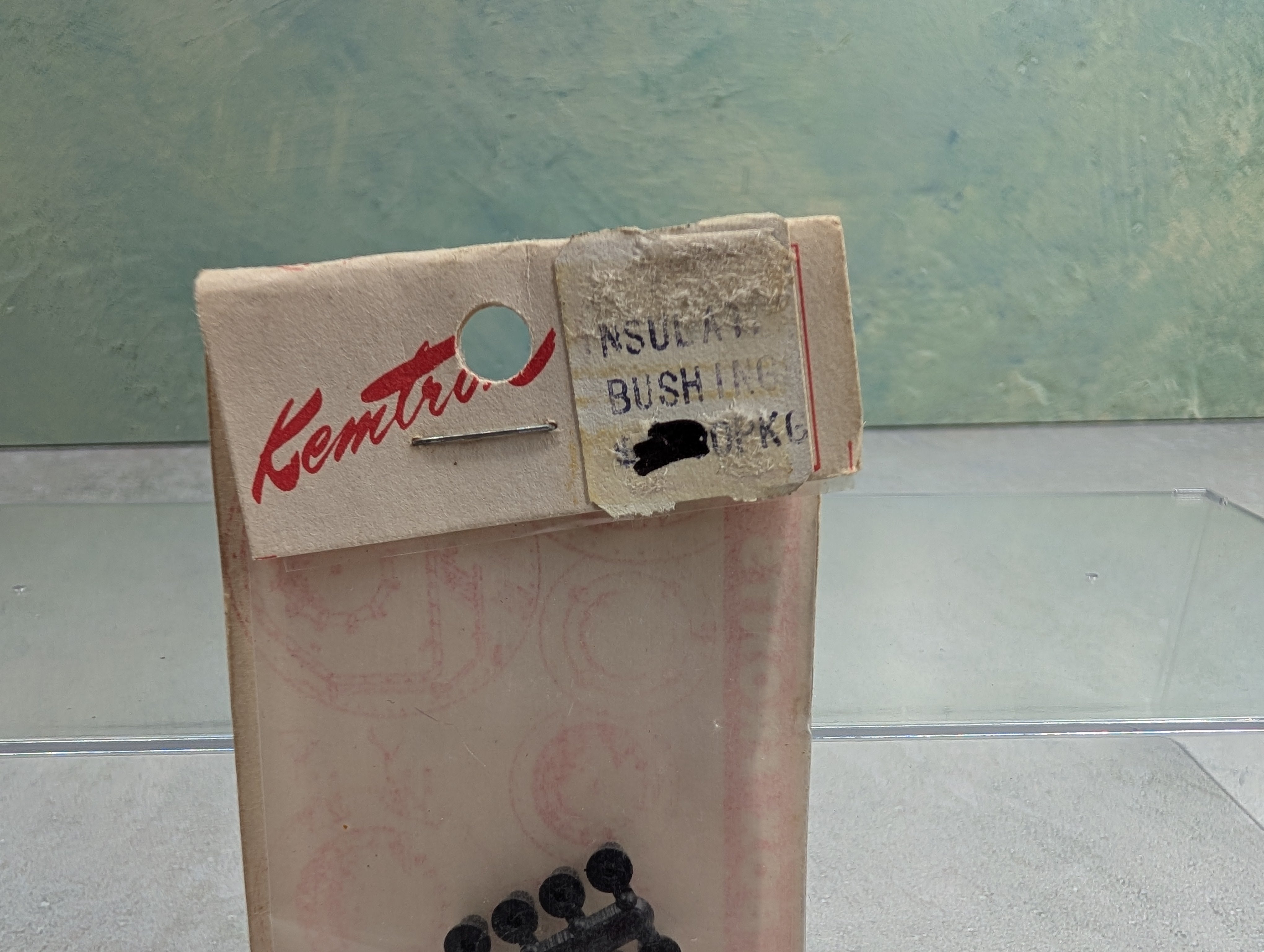 Kemtron HO Scale Insulated Bushings (8 pcs)