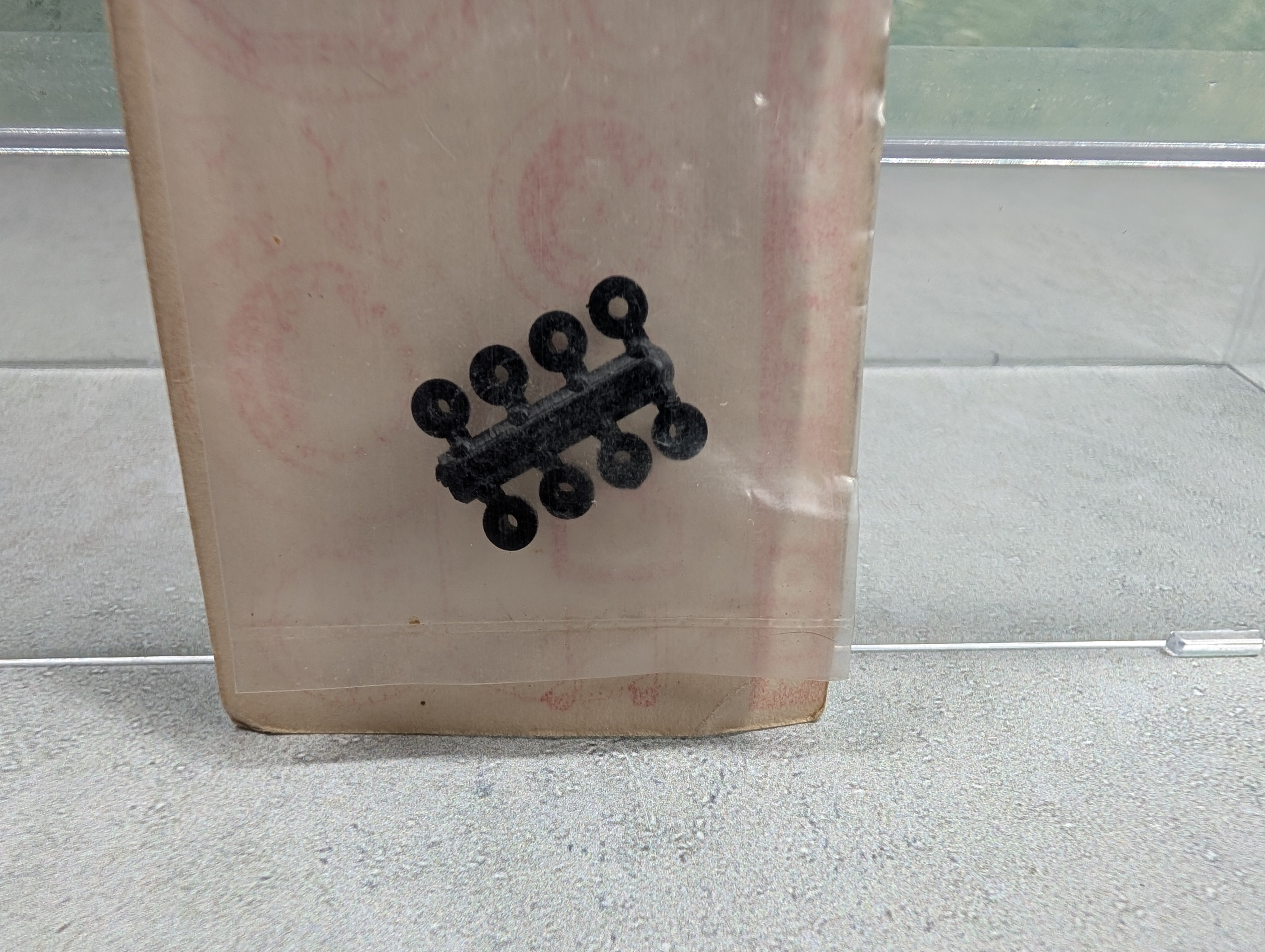 Kemtron HO Scale Insulated Bushings (8 pcs)
