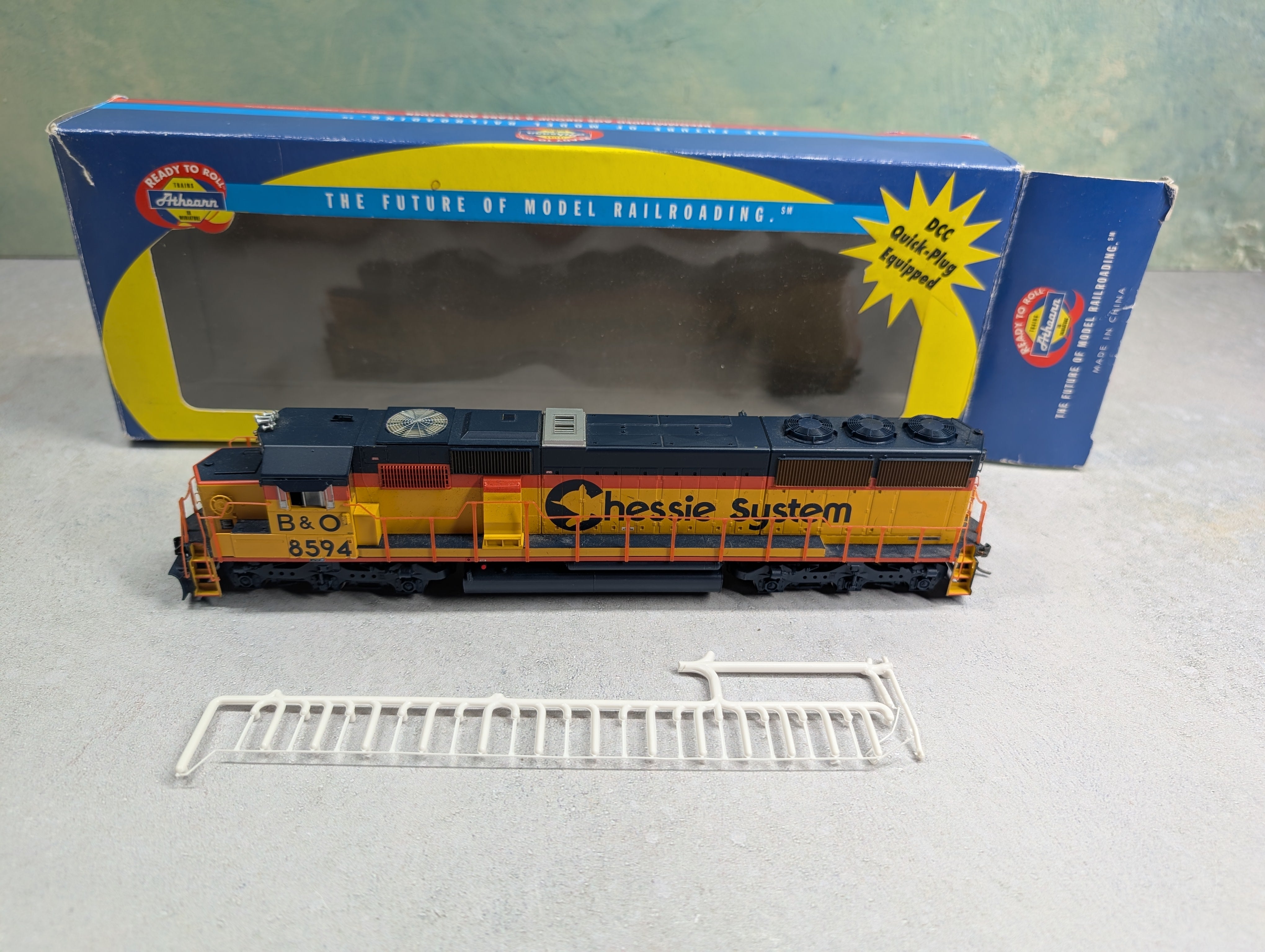 USED Athearn HO Scale SD50 Diesel Locomotive Chessie System B&O #8594 Runs Great DC