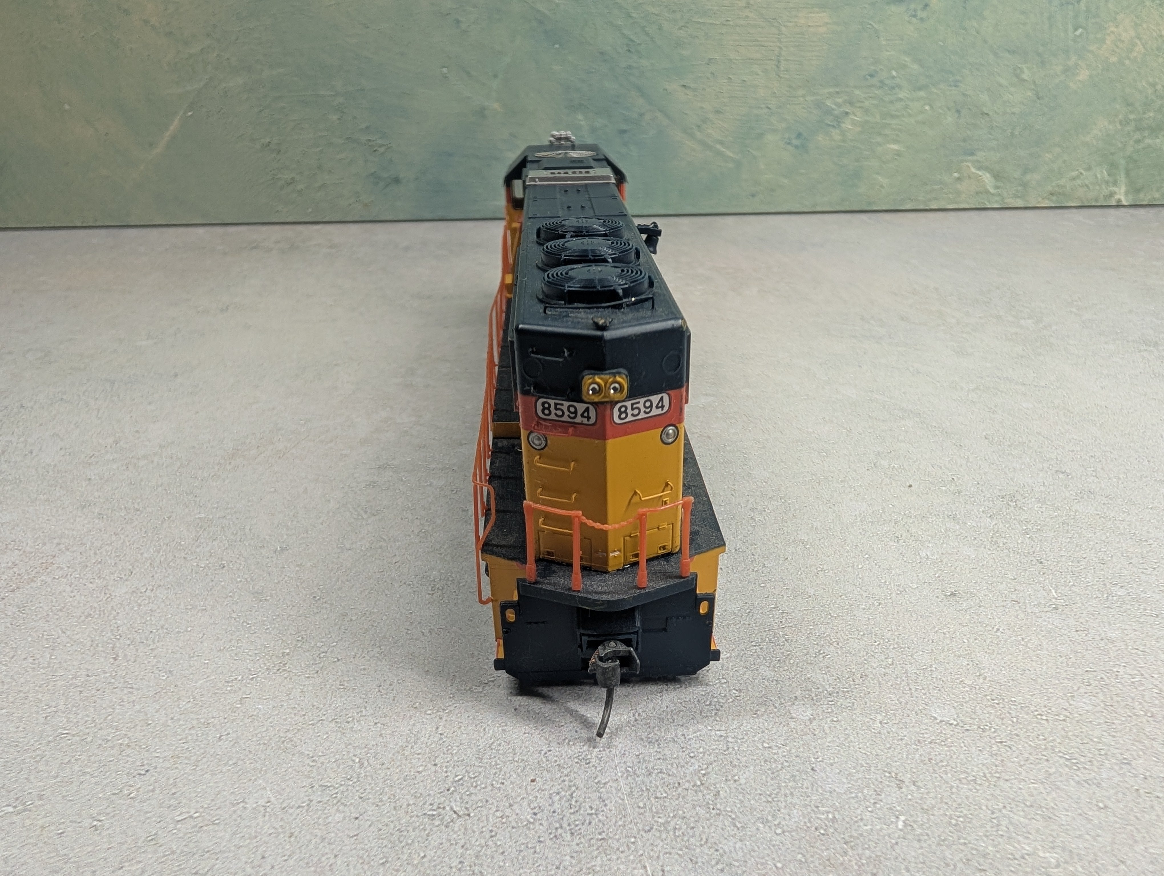 USED Athearn HO Scale SD50 Diesel Locomotive Chessie System B&O #8594 Runs Great DC