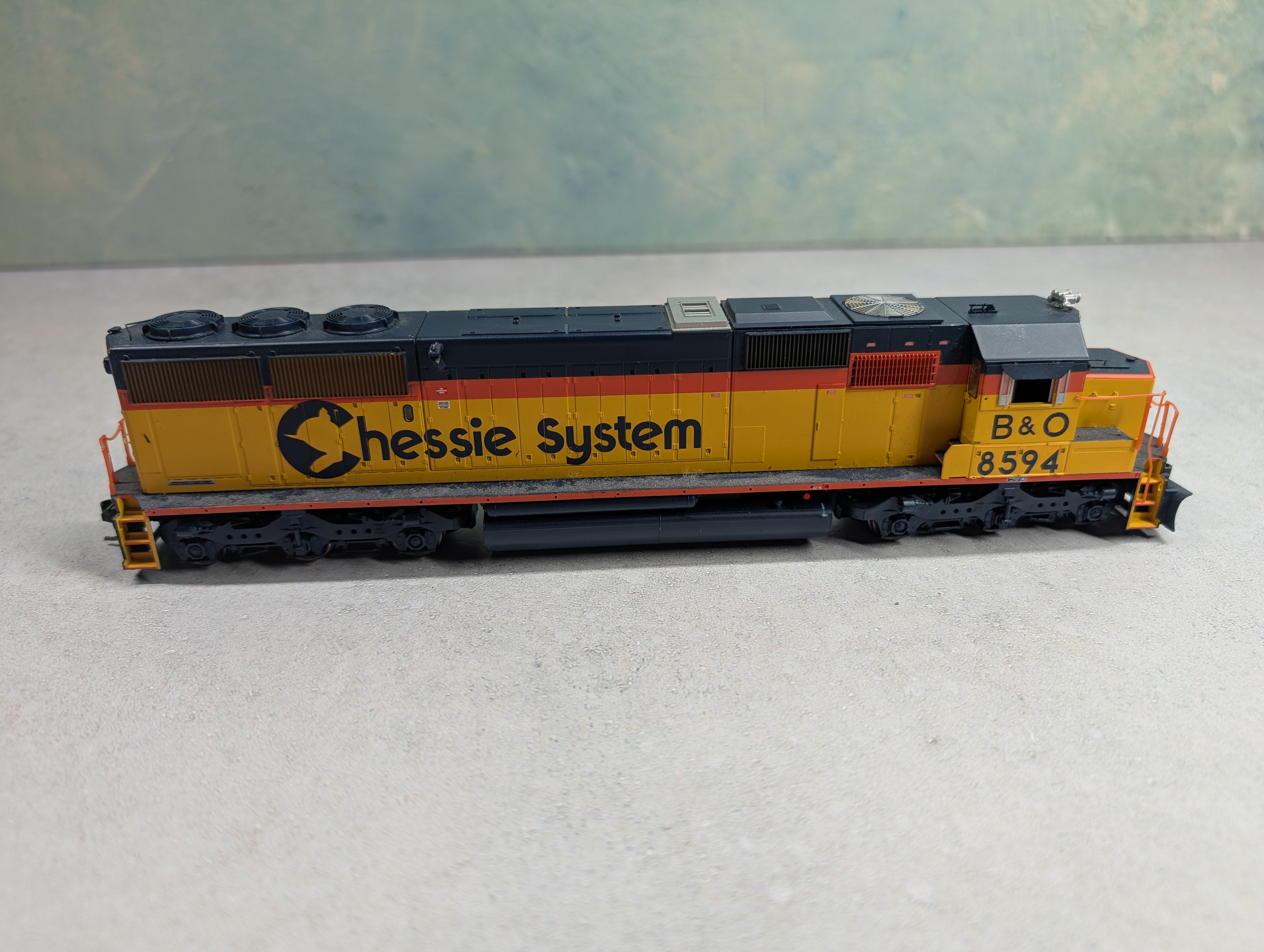 USED Athearn HO Scale SD50 Diesel Locomotive Chessie System B&O #8594 Runs Great DC