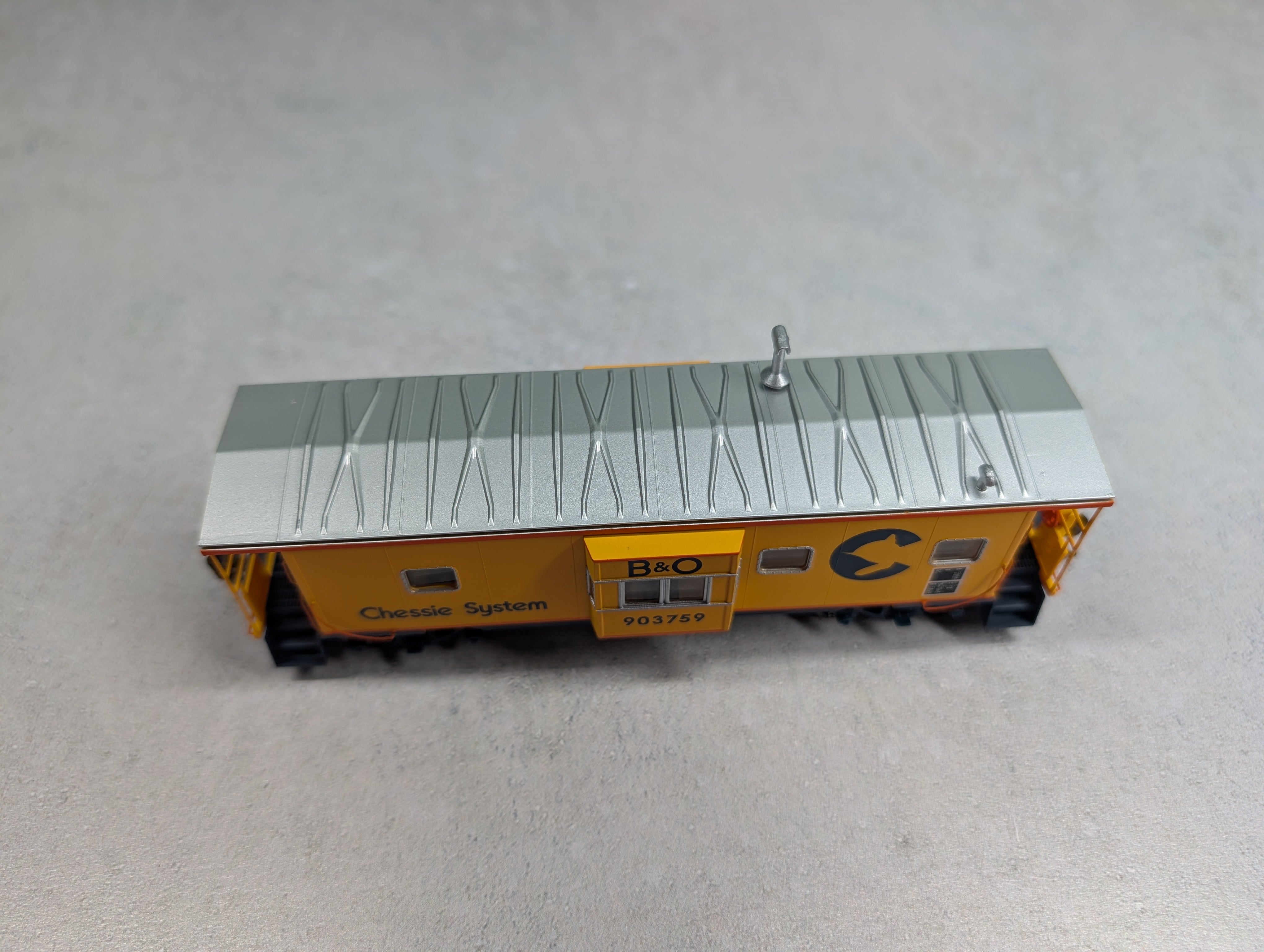 USED Walthers 932-7628 HO Scale International Car Co Bay Window Caboose Chessie System B&O #903759