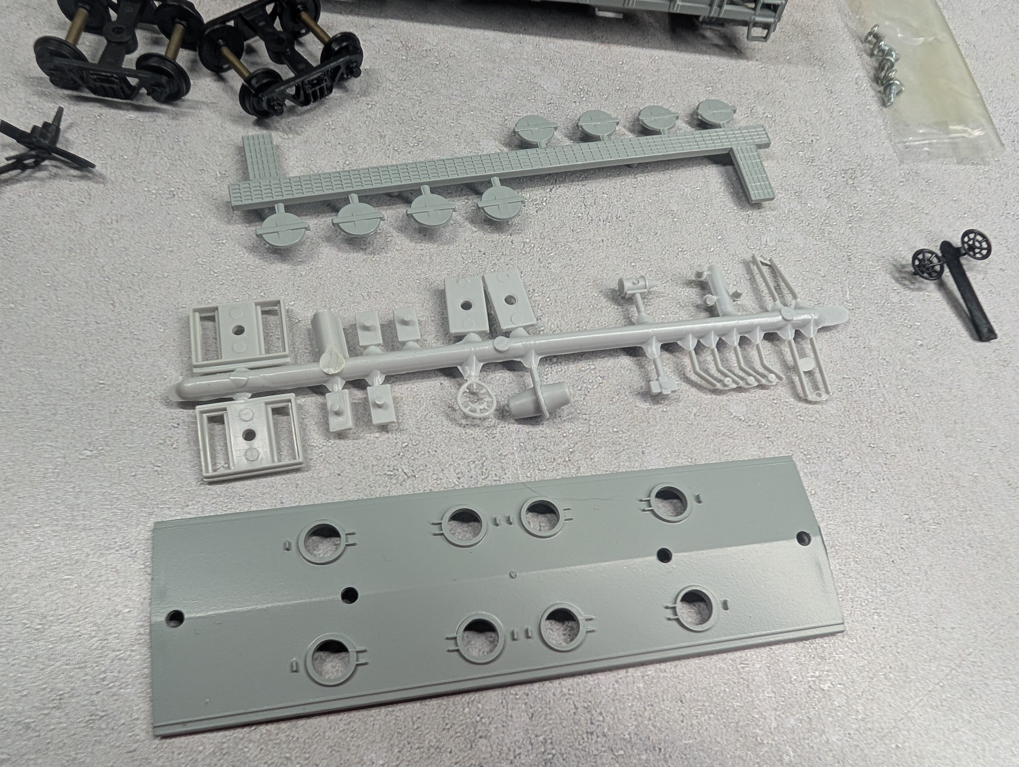USED Roundhouse 2073 HO Scale 2 Bay Covered Hopper Jersey Central CNJ #850 KIT