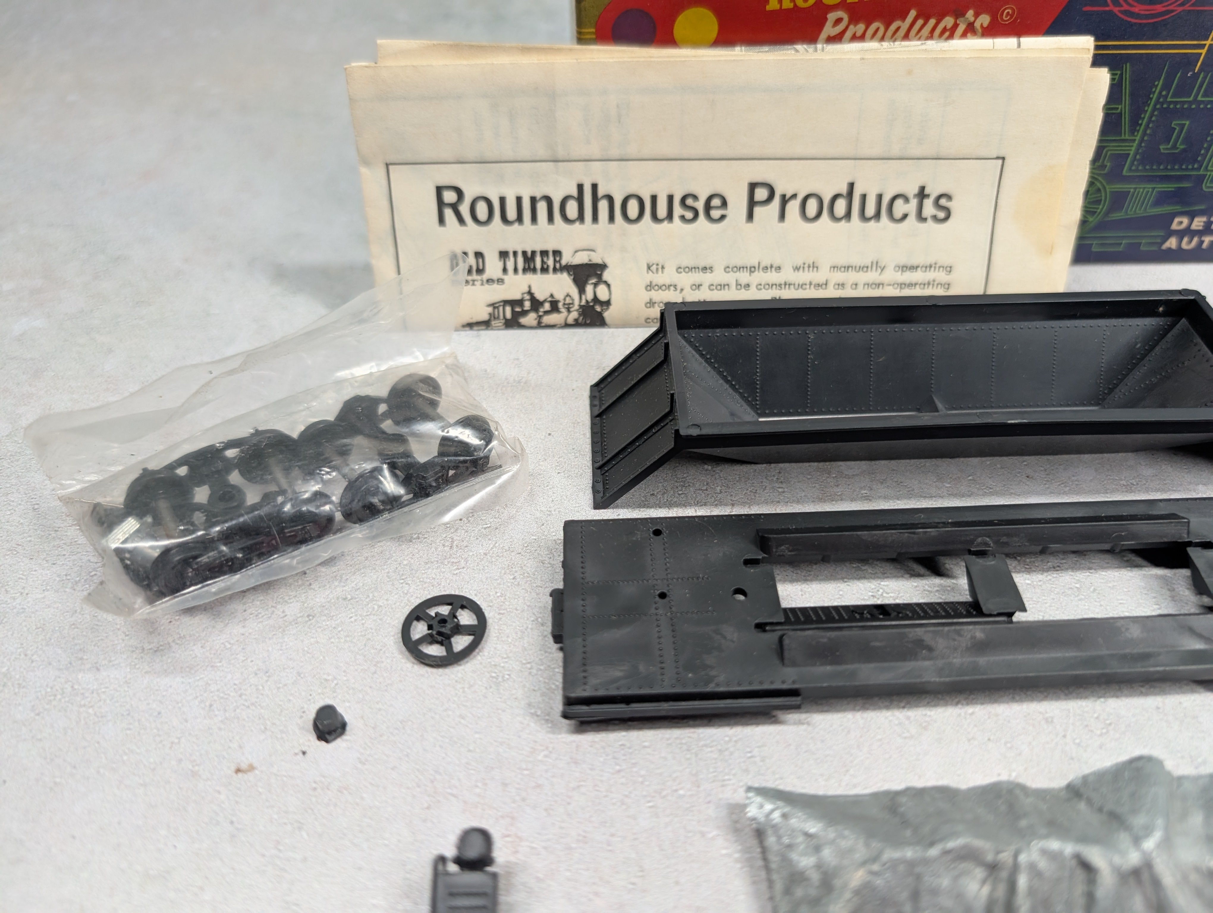 USED Roundhouse 1476 HO Scale Sand & Gravel Hopper Chesapeake and Ohio C&O #113423 KIT
