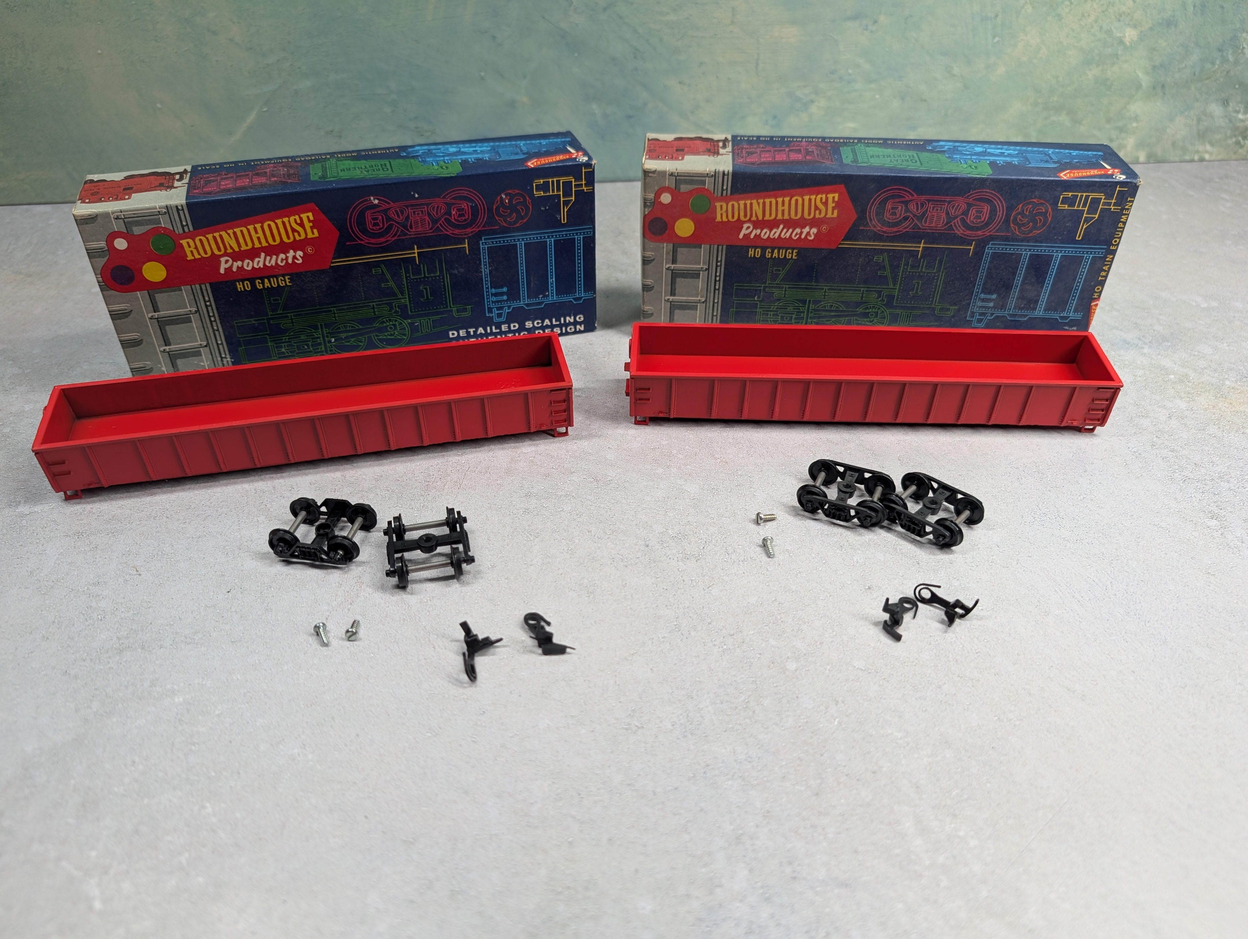 USED Roundhouse HO Scale 50' Gondola Custom Painted Red KIT (2 pcs)