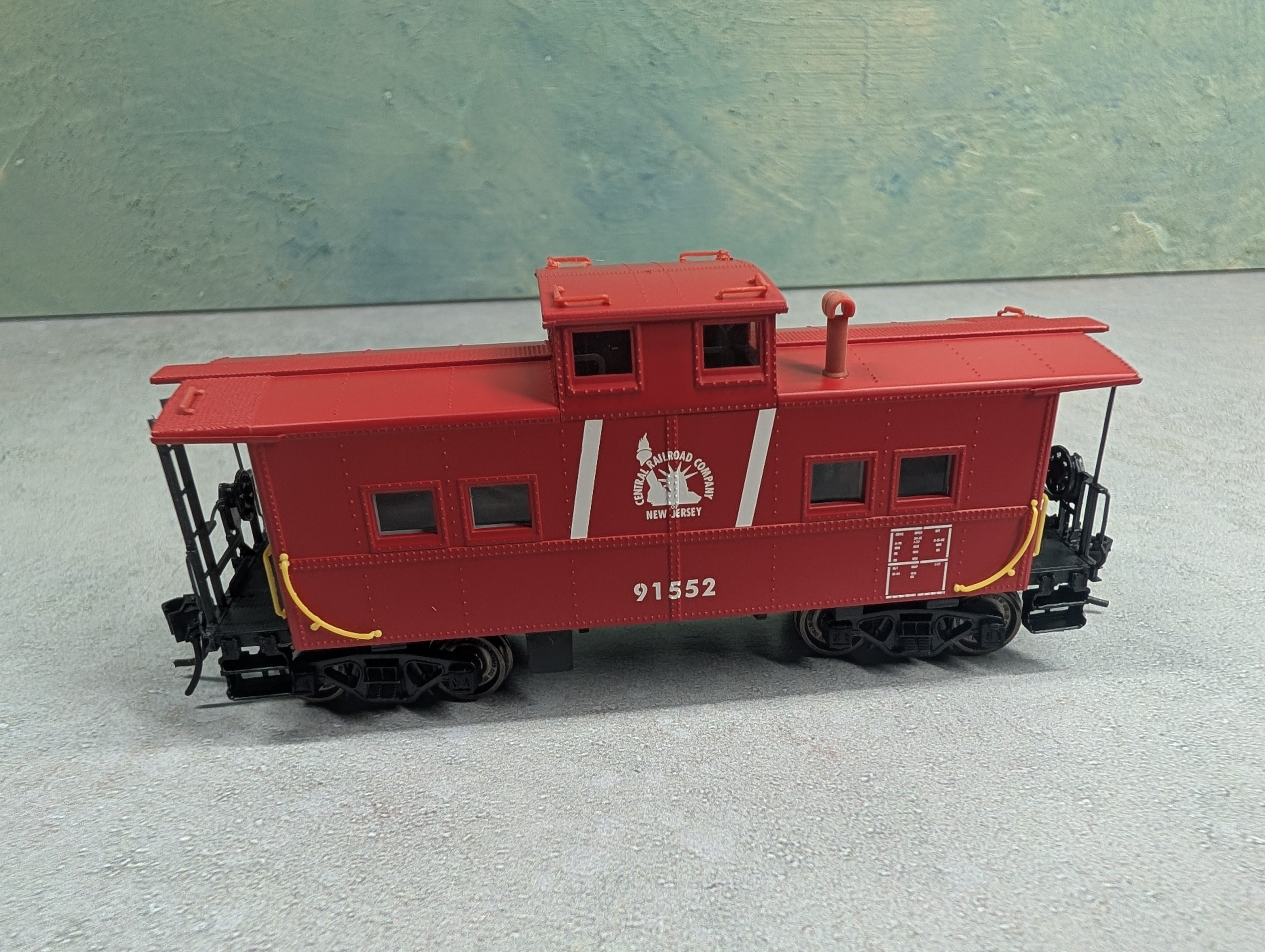 USED Life-Like 31261 HO Scale Center Cupola Steel Caboose, Proto 2000 Jersey Central CNJ #91552