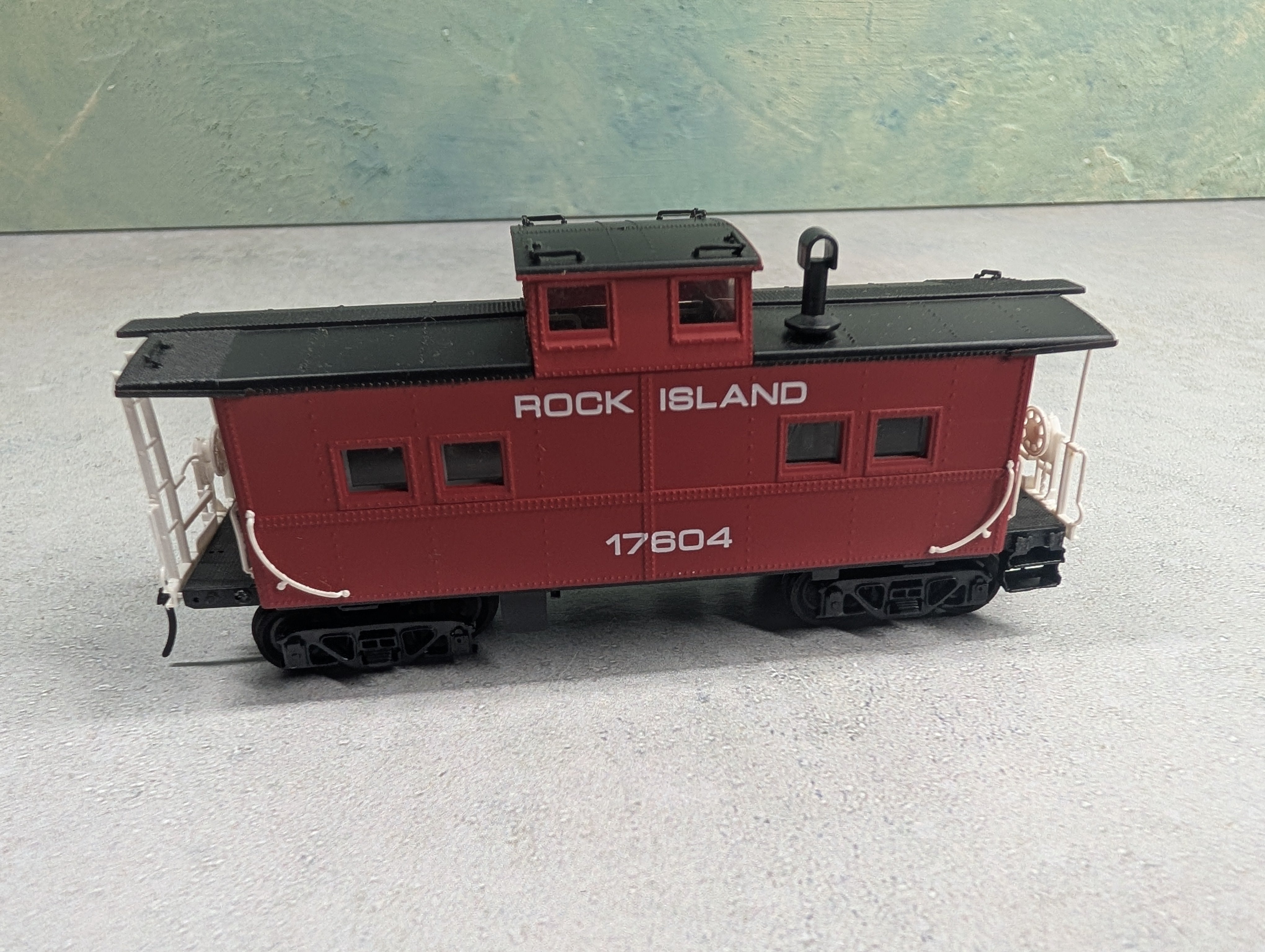 USED Life-Like HO Scale Center Cupola Steel Caboose, Proto 2000 Rock Island #17604