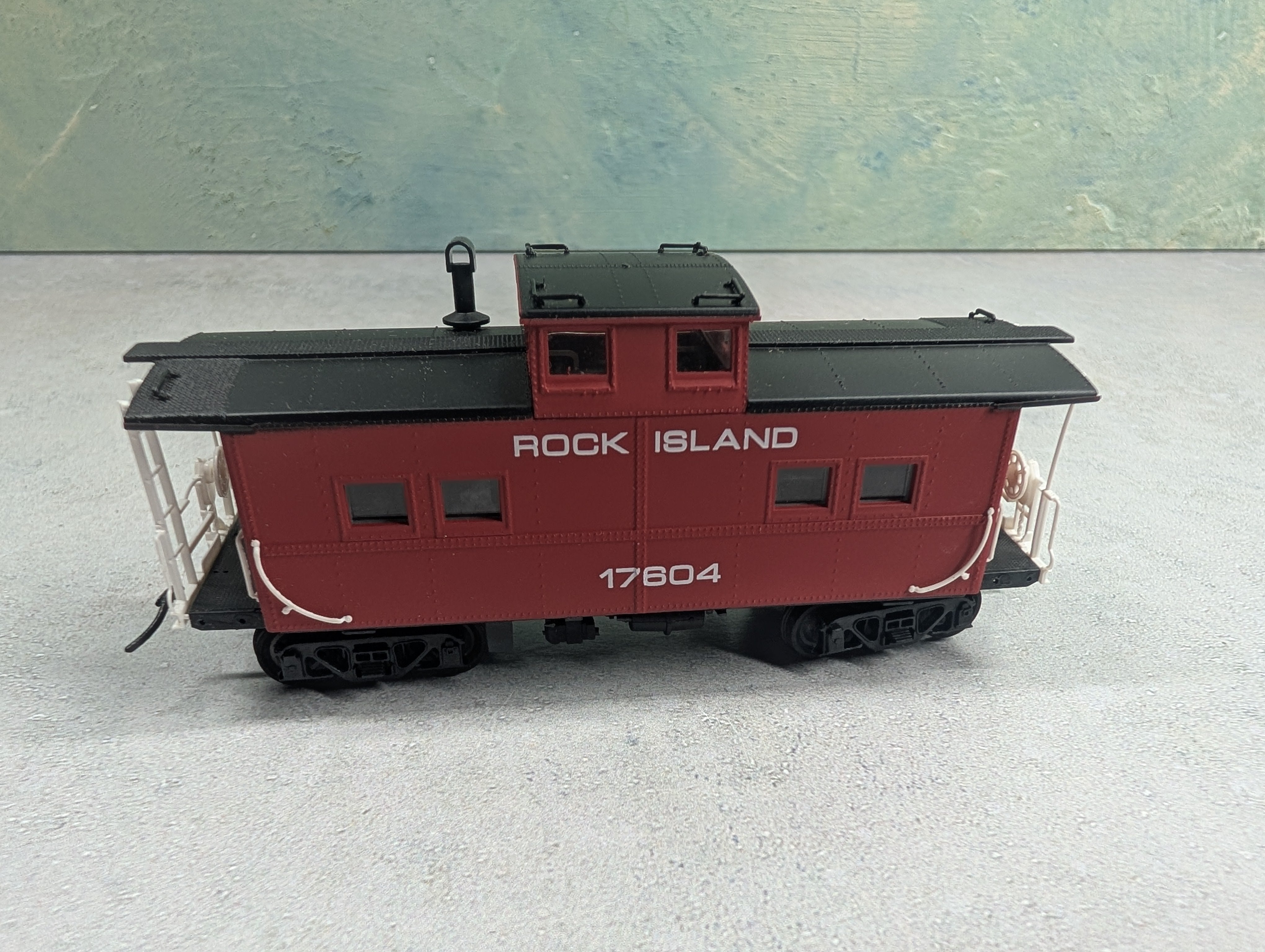 USED Life-Like HO Scale Center Cupola Steel Caboose, Proto 2000 Rock Island #17604