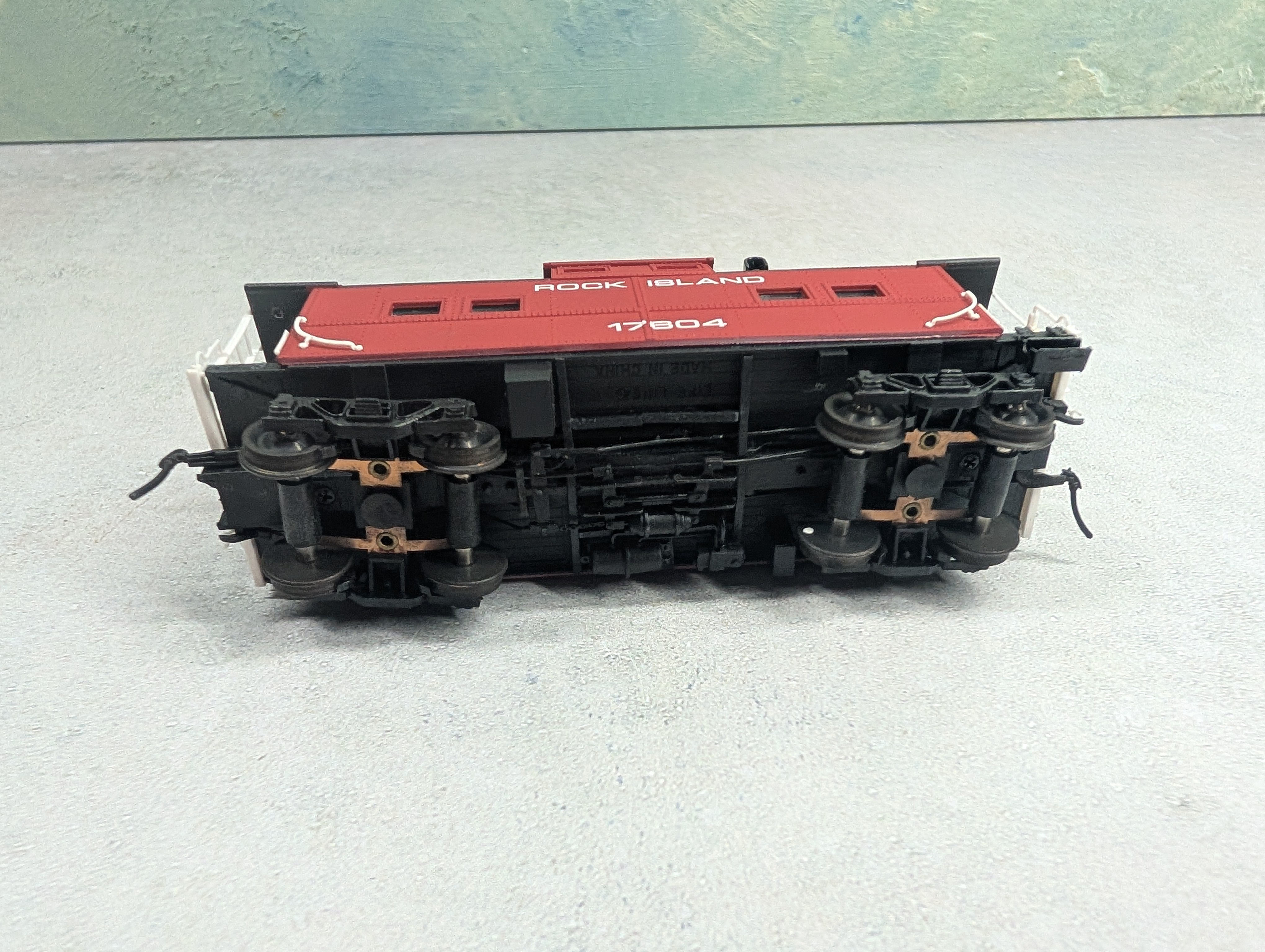 USED Life-Like HO Scale Center Cupola Steel Caboose, Proto 2000 Rock Island #17604