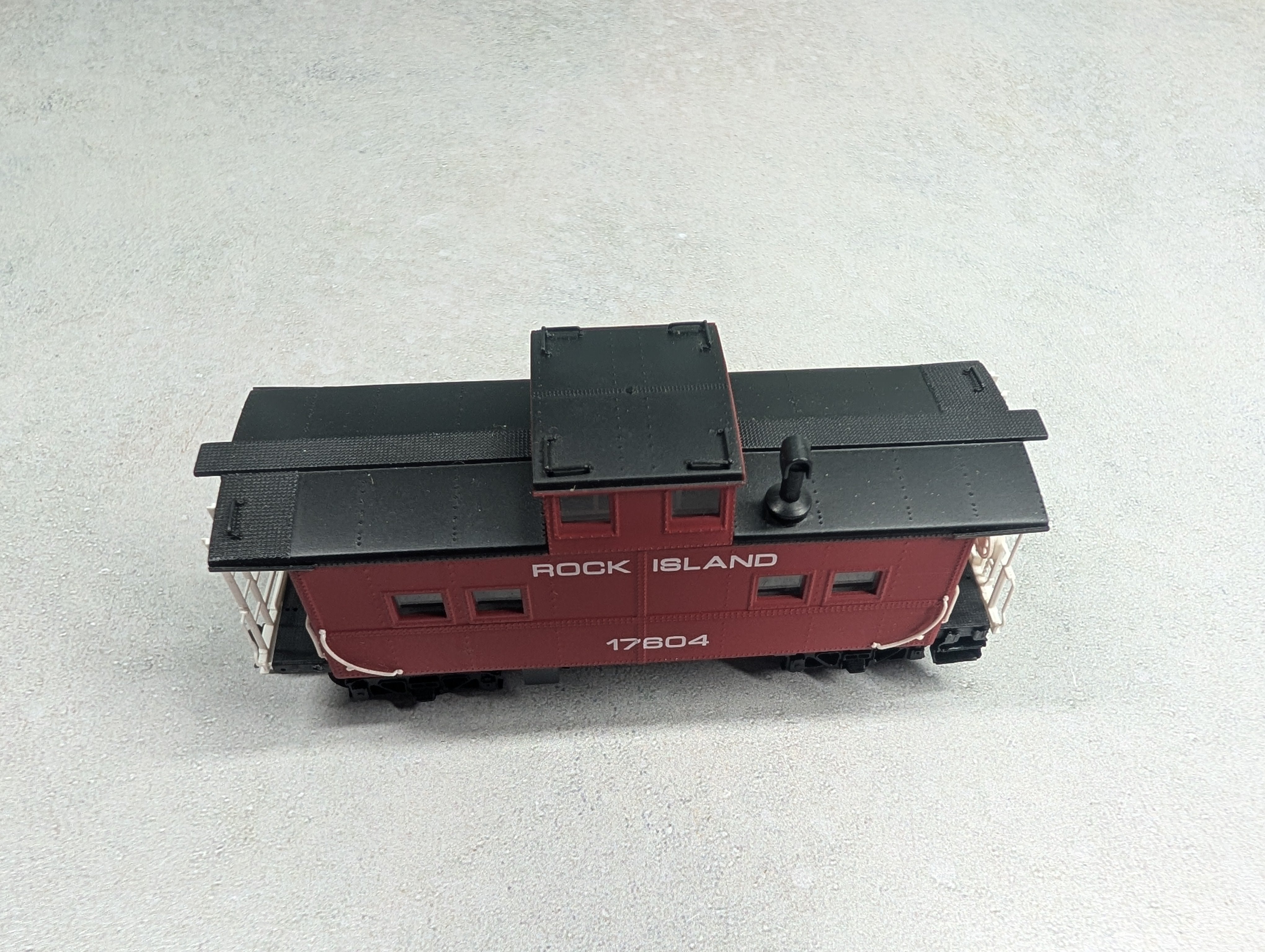 USED Life-Like HO Scale Center Cupola Steel Caboose, Proto 2000 Rock Island #17604