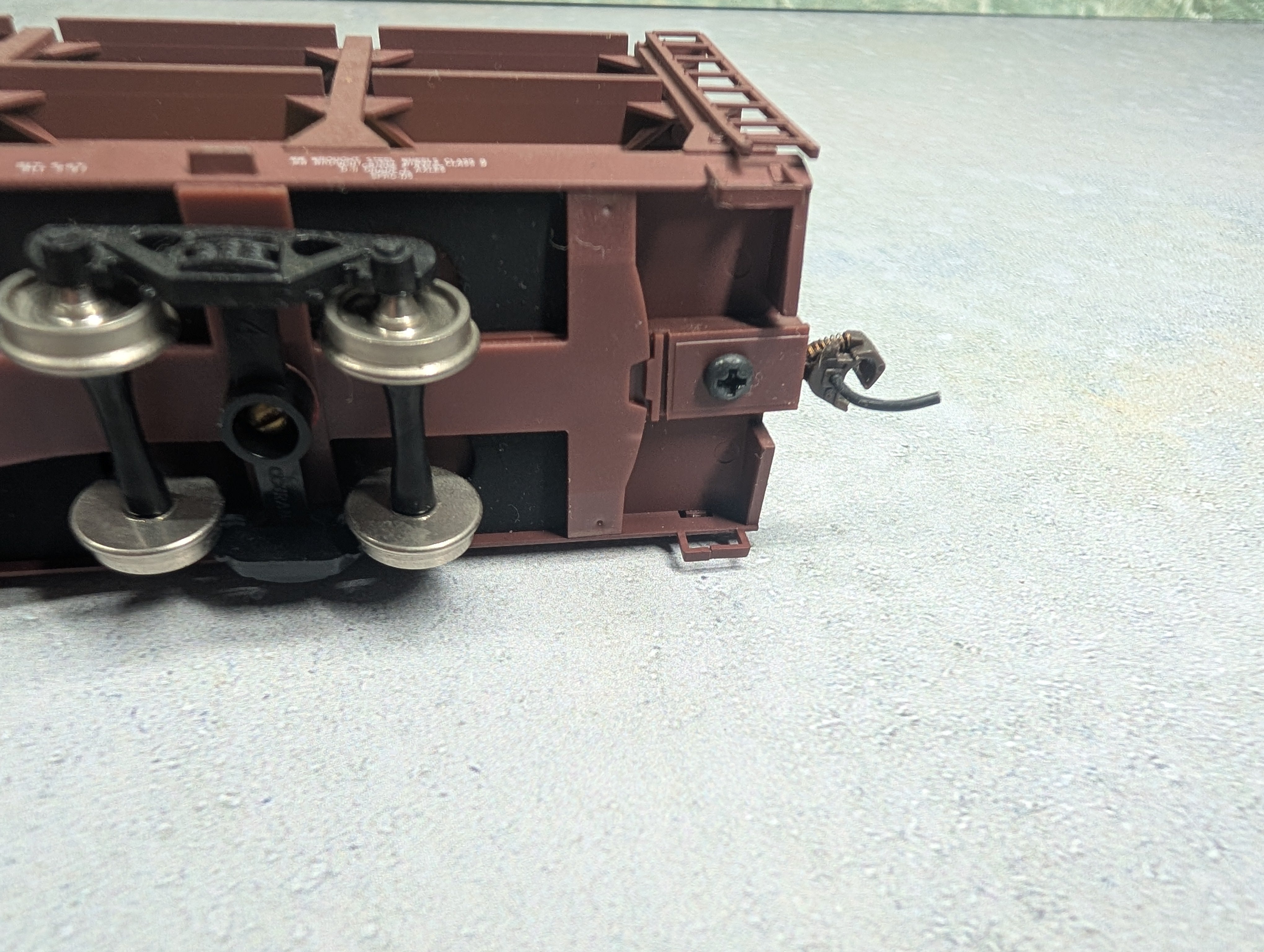 USED Accurail HO Scale Tri Level Auto Carrier w/ 15 Vehicles Great Northern RTTX #907583