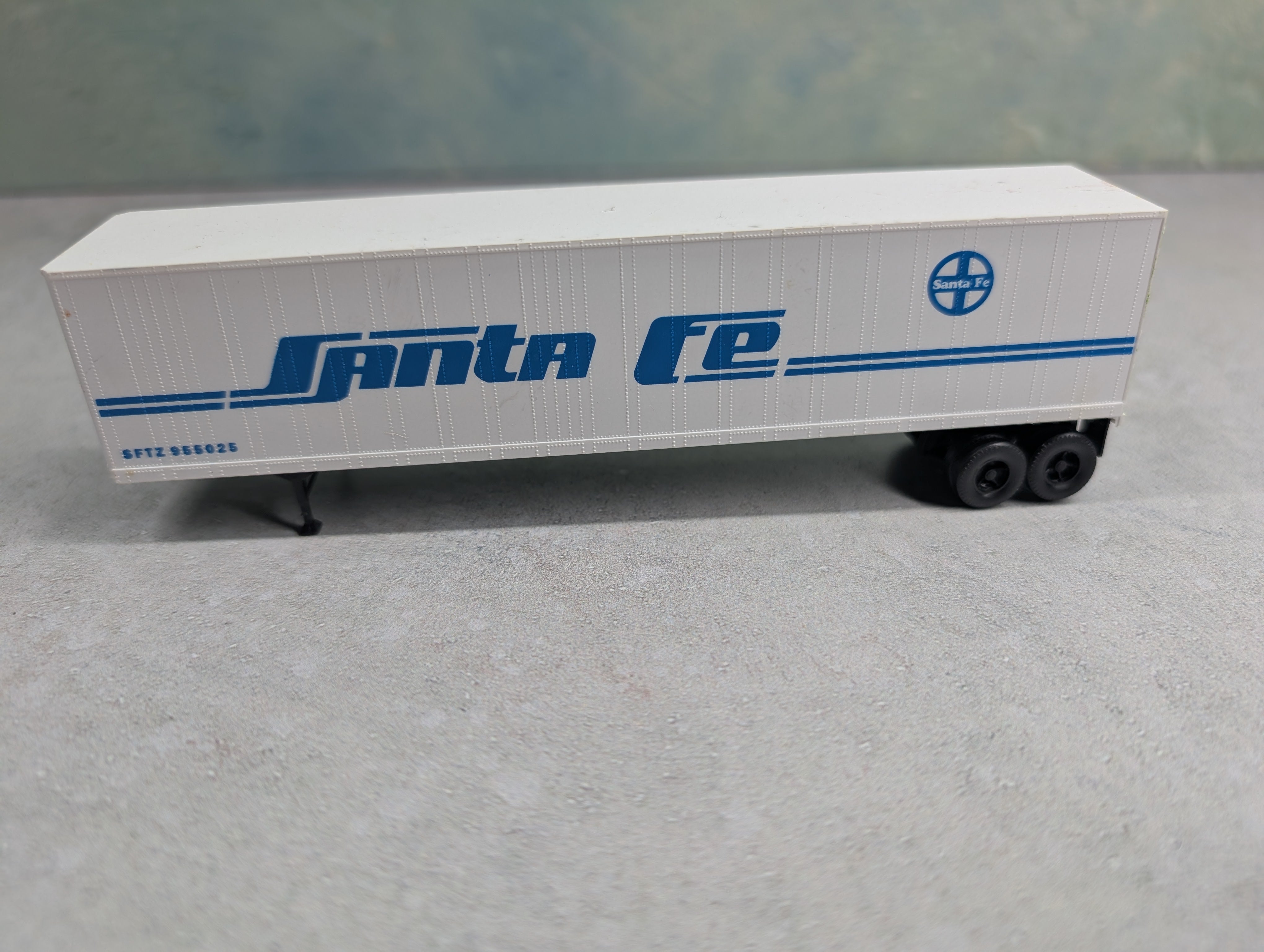 USED HO Scale 45' Trailer Santa Fe SFTZ #955025